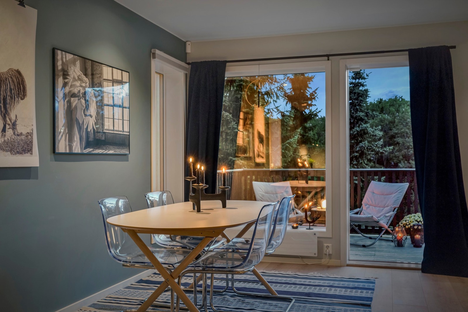 Boligen holder en gjennomgående fin og moderne standard, hvor bad og kjøkken er vurdert til tilstandsgrad 0 av takstmann. Galleribilde