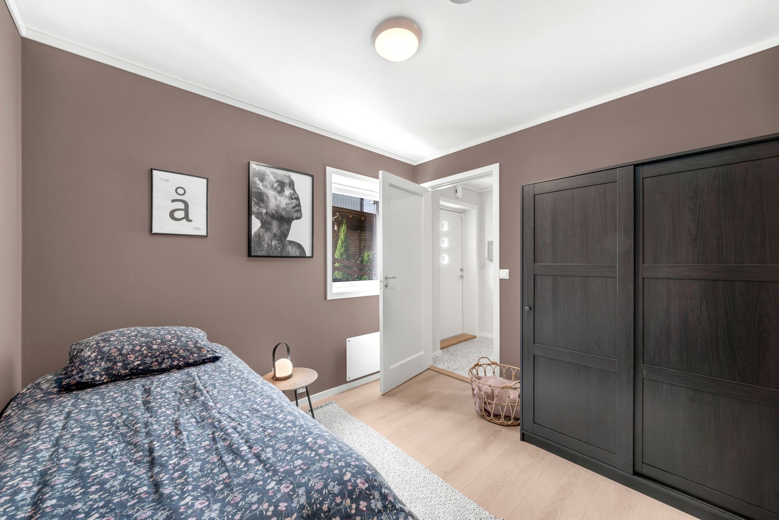 Soverom 1 er på 7,9 kvm. Galleribilde