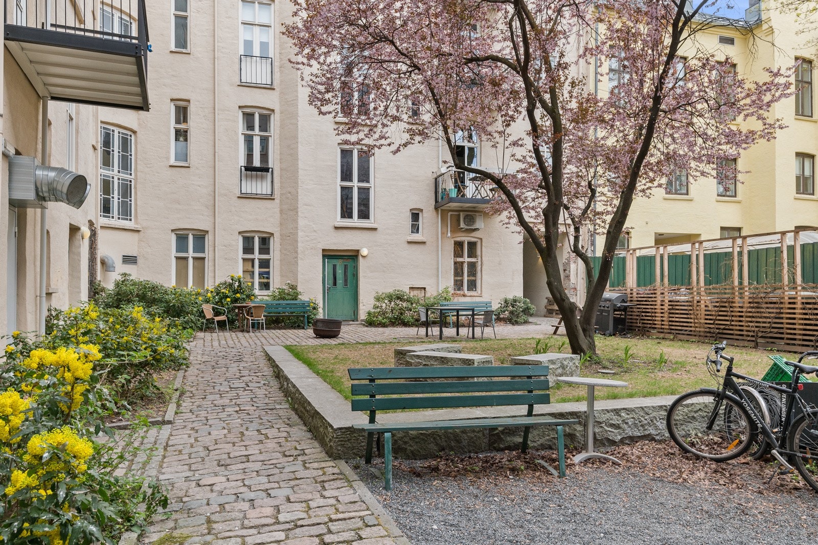 Flere sittegrupper for beboerne. Brl har avtale om vaktmestertjeneste med Novak Galleribilde