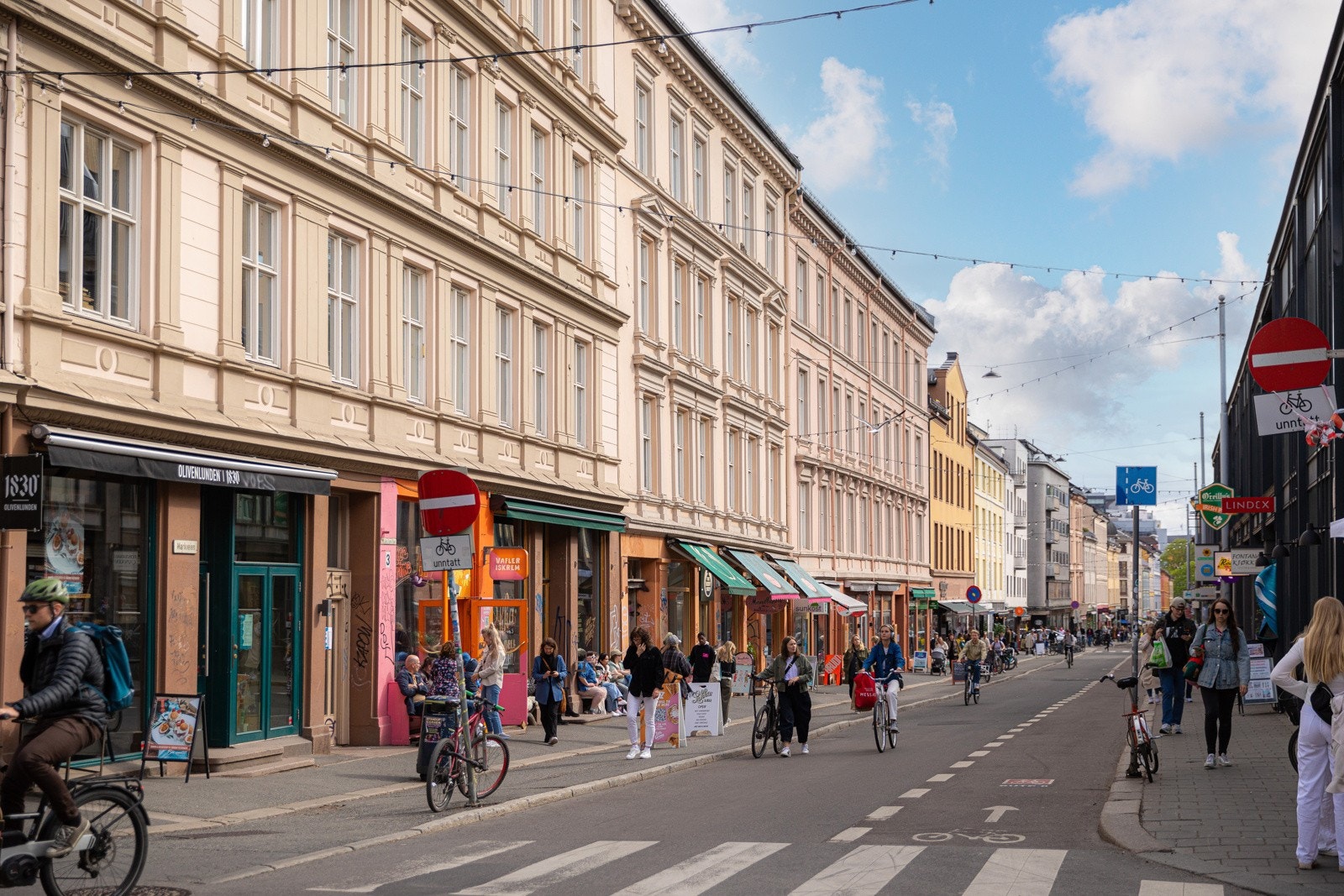 Fasade ut mot Markveien. Det er en svært attraktiv og populær beliggenhet i hjertet av Grünerløkka, med nærhet til alt av kulturelle begivenheter, parker og utesteder. Galleribilde