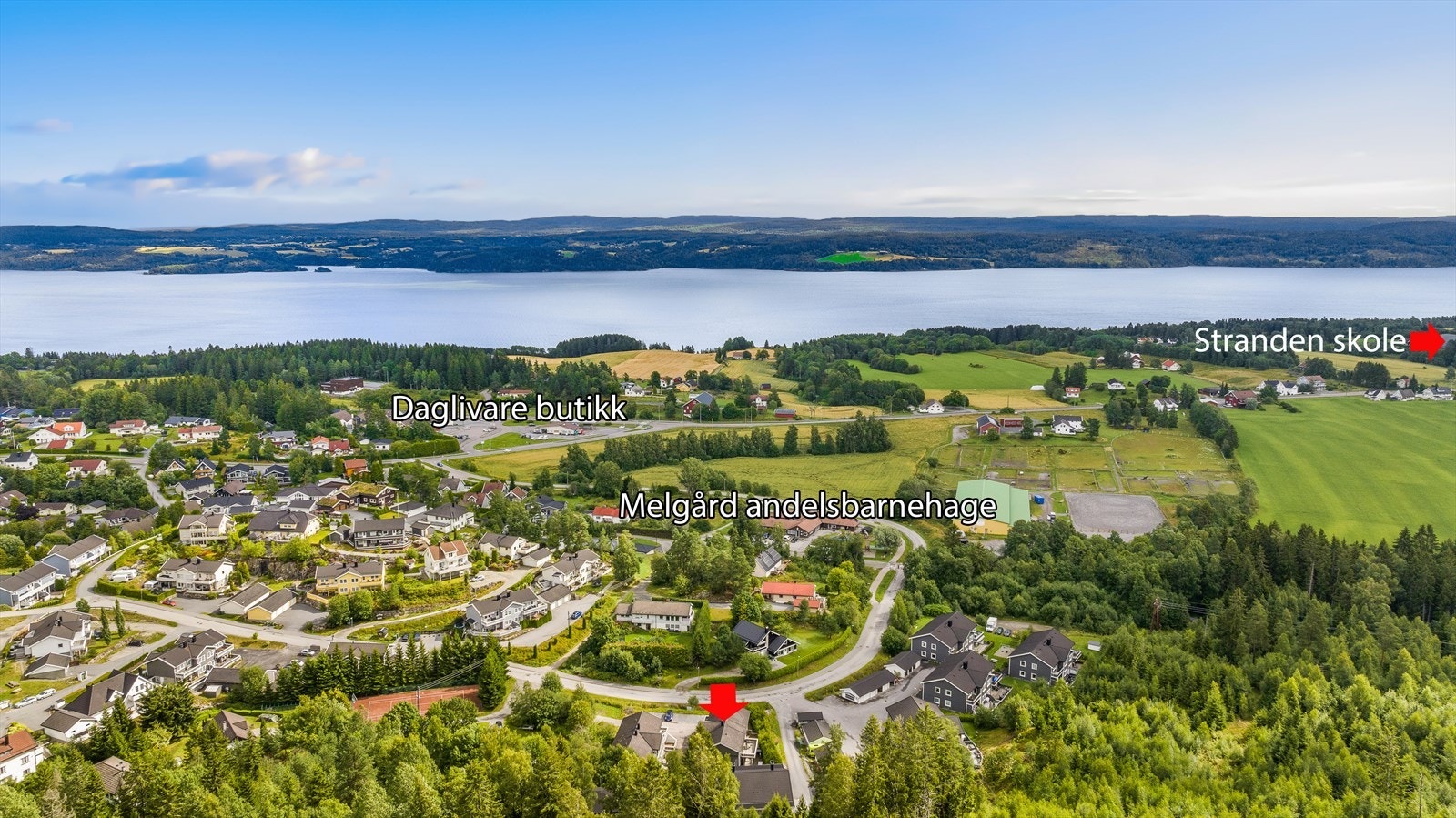 Boligområdet har kort avstand til bl.a. barnehage og skole, samt dagligvareforretning. Galleribilde