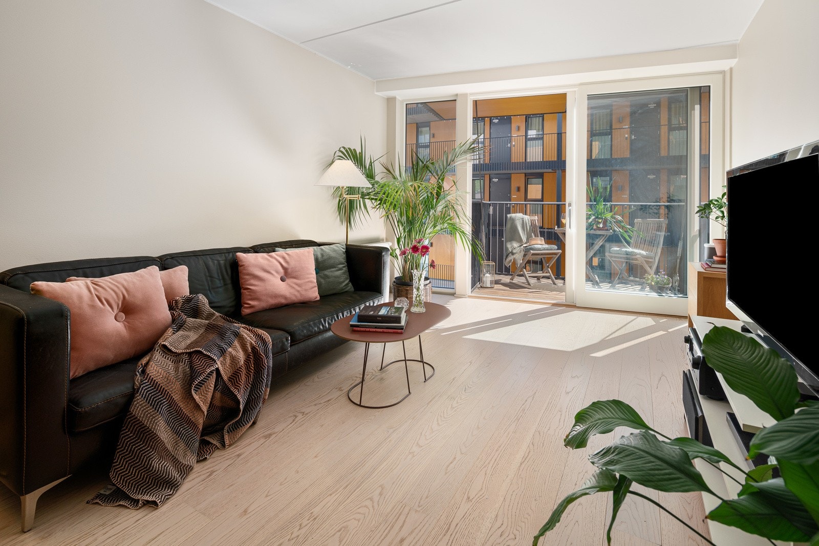 Utgang til balkongen via skyvedør Galleribilde
