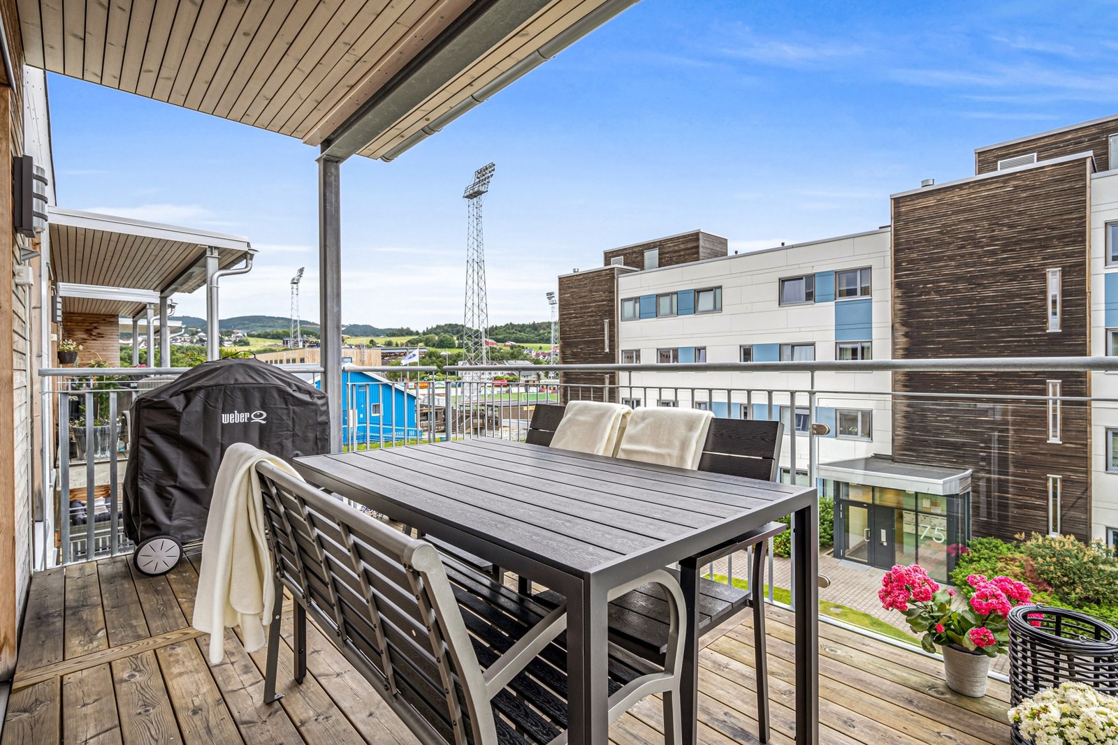 Her nyter man glimrende solforhold fra ca. kl. 14:00 til 23:00 på sommerstid. Galleribilde