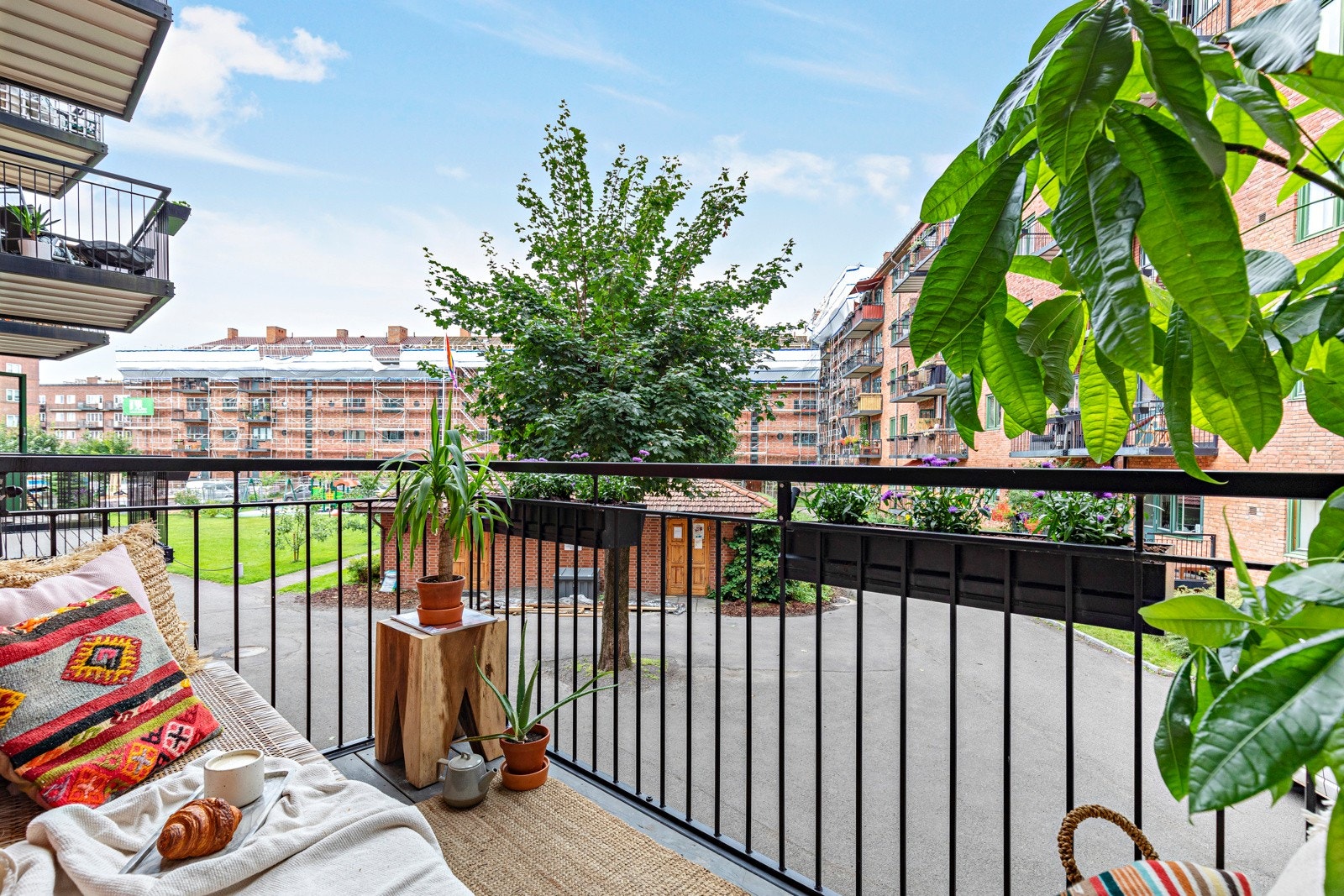 Velkommen til en nydelig 3-roms tilhørende et veldrevet og hyggelig aksjeboliglag på Rodeløkka/Carl Berner. Galleribilde