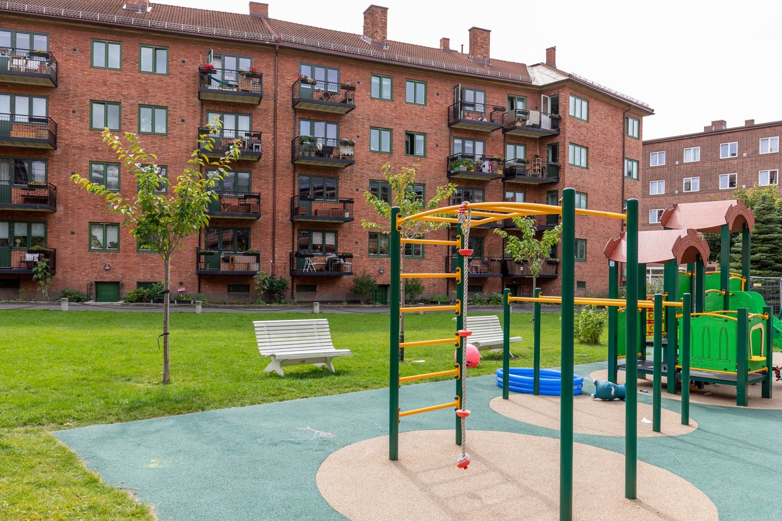 Lekeplass i bakgården. Galleribilde