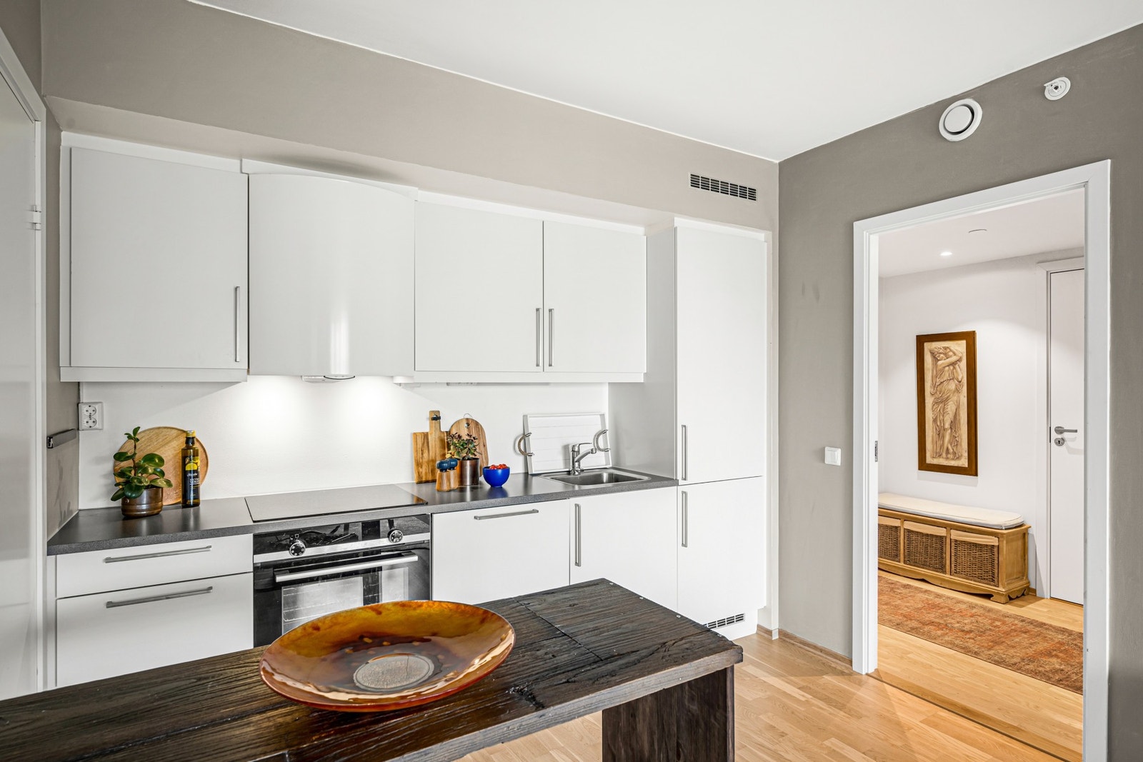 Leiligheten fremstår svært velholdt, og det er tydelig at nåværende eier har tatt vare på den. Galleribilde