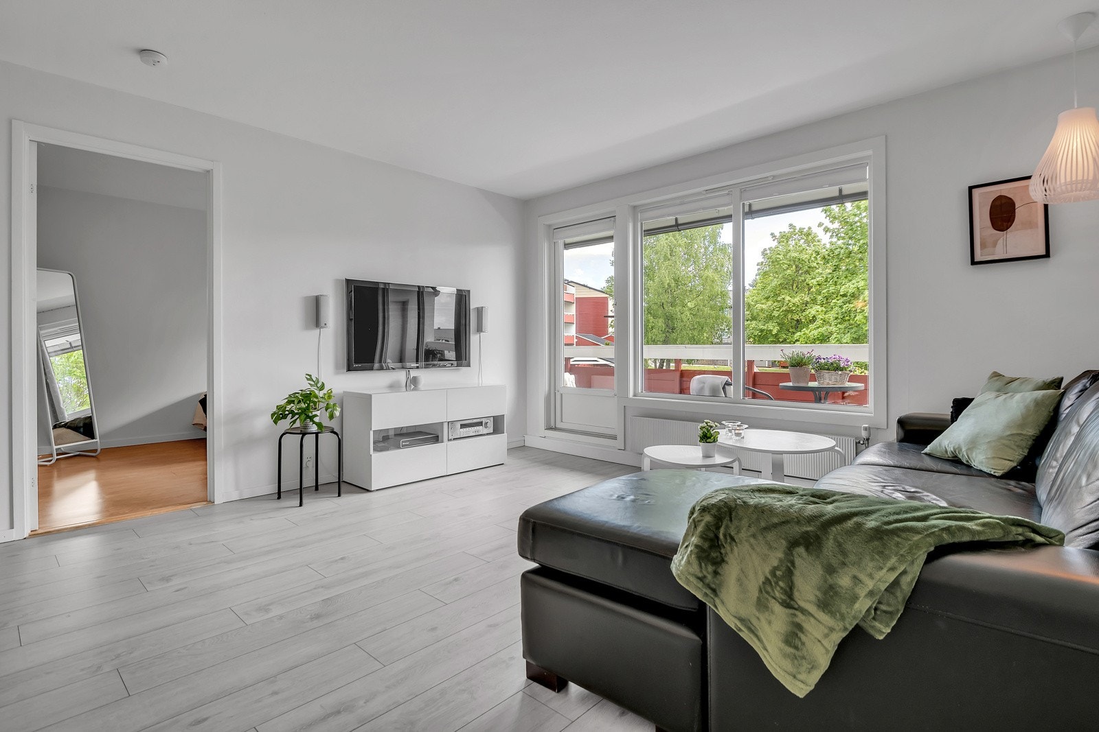 Stue med adkomst til det største soverommet. Galleribilde