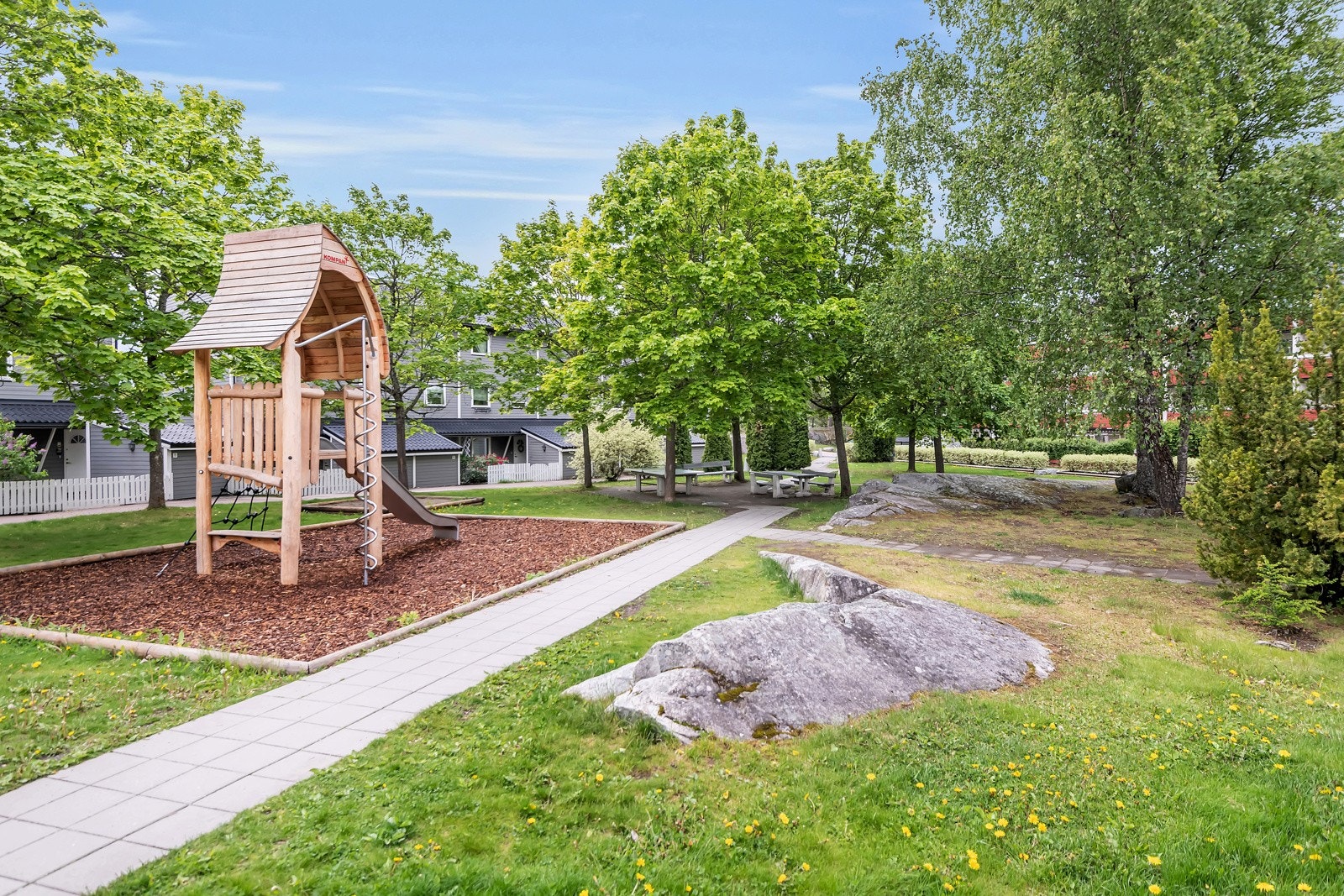 En av borettslagets lekeplasser. Galleribilde