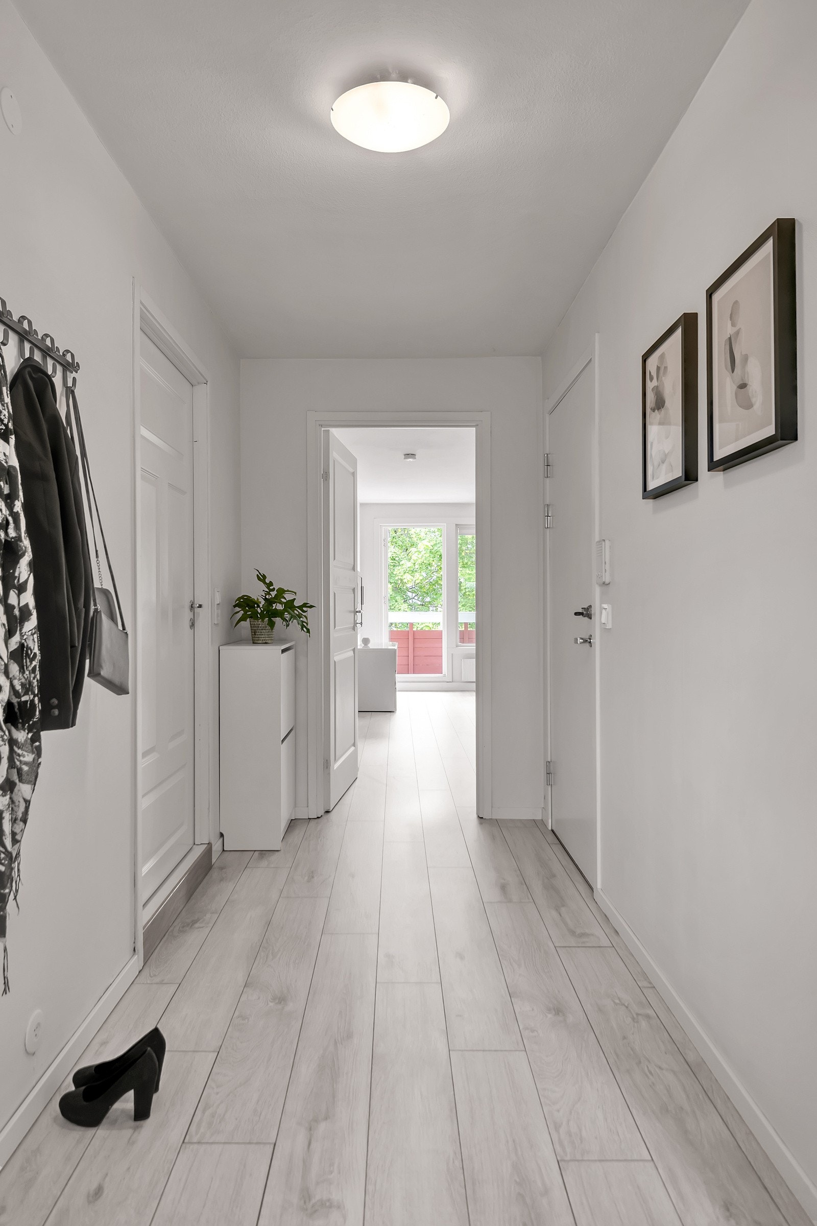 Gang mot stue, nytt gulv i 2020. Galleribilde