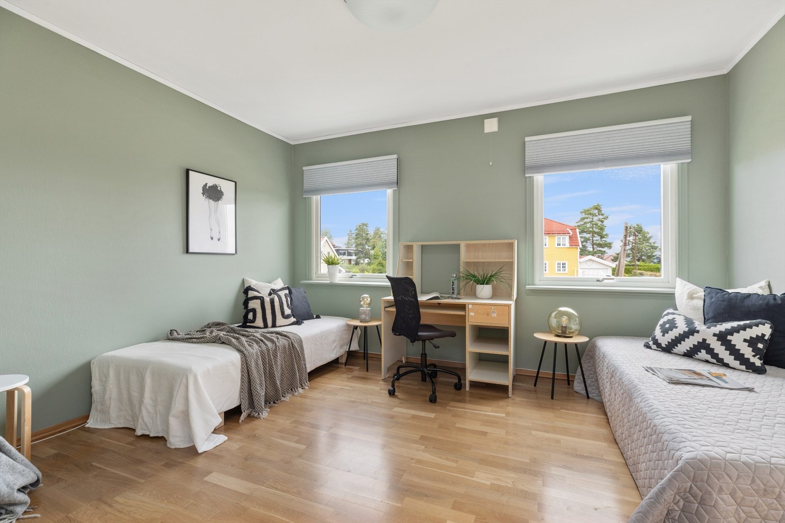 Rommet er stort og kan gjøres om til to mindre soverom om ønskelig. Galleribilde