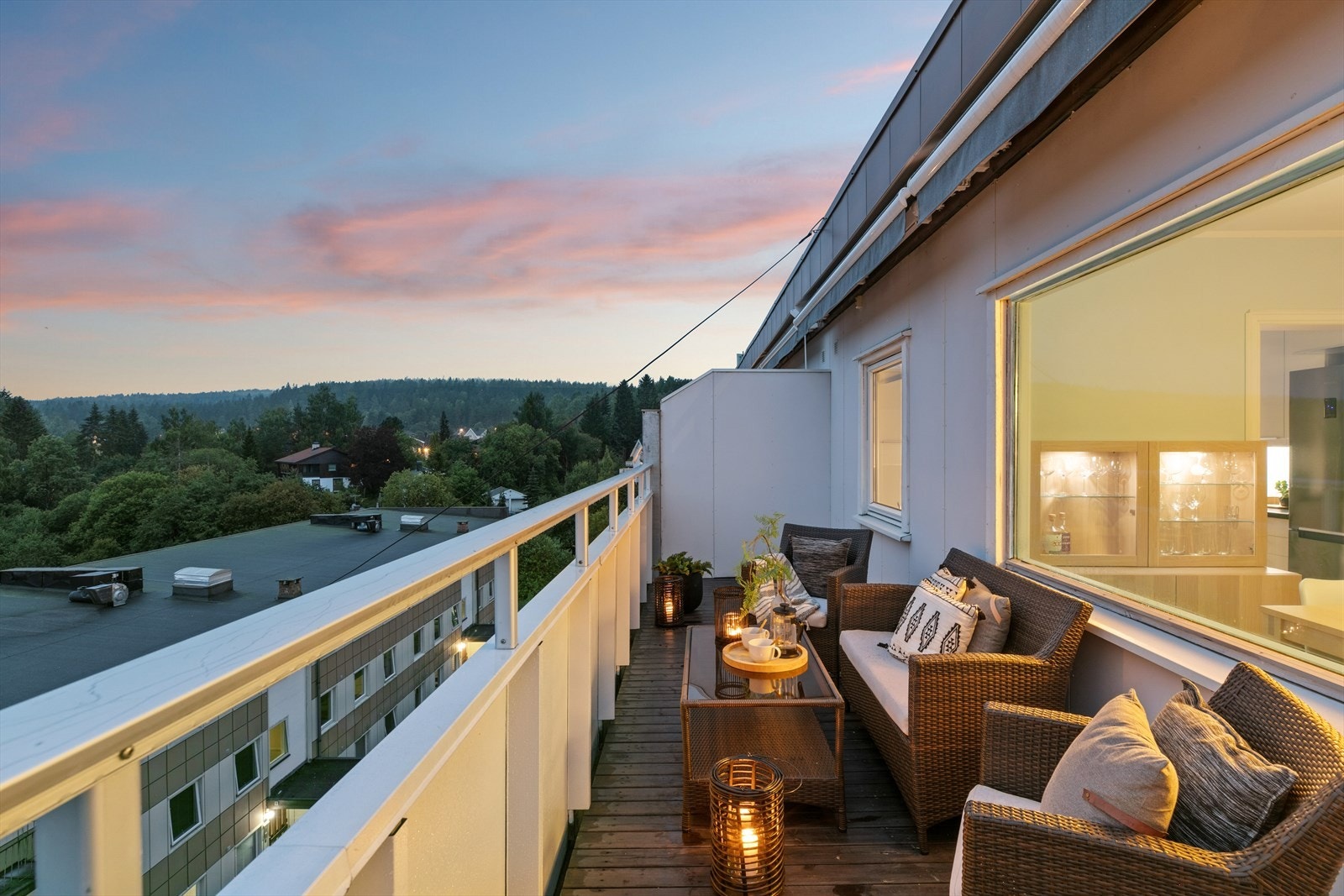 Fra stuen er det utgang til en koselig balkong på 16 kvm. Galleribilde