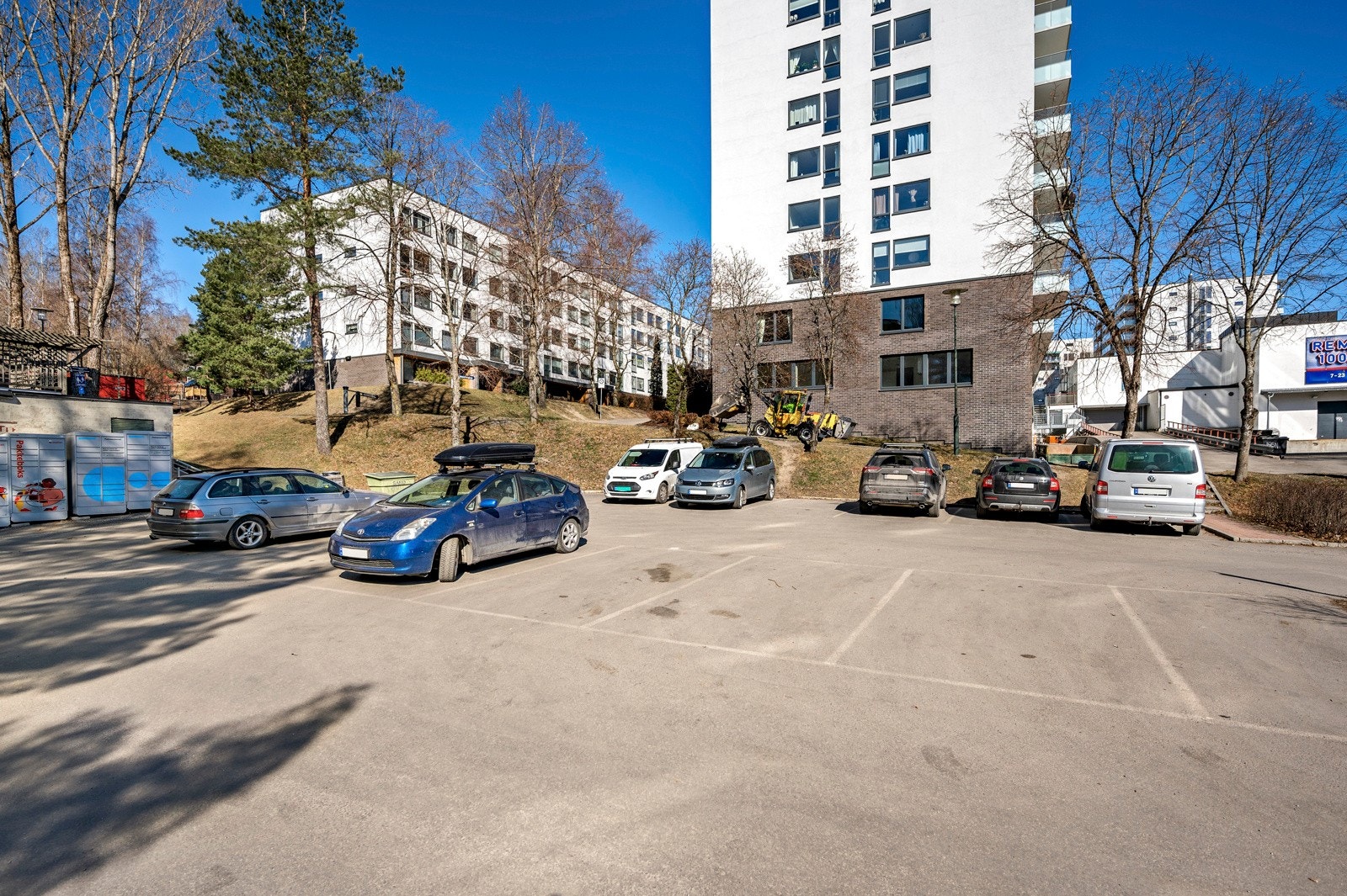 Mulighet for gjesteparkering på felles parkeringsplass. Galleribilde