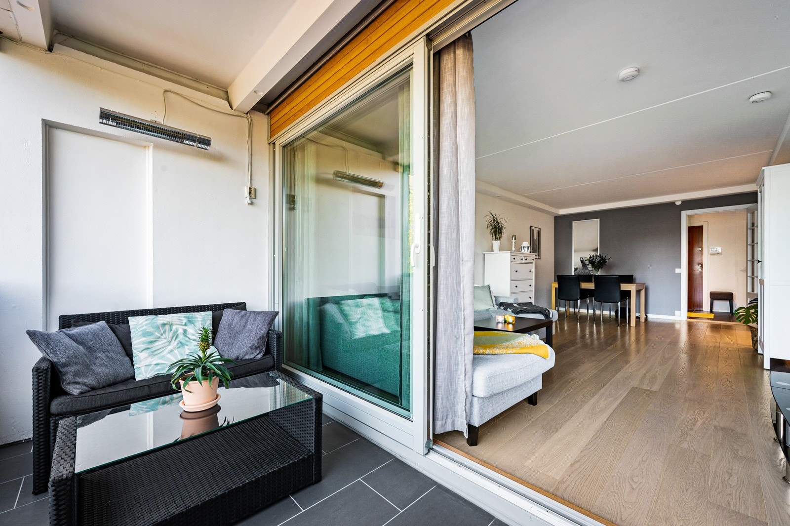 Balkongen gir deg rikelig med plass til utemøblement og grill. Galleribilde