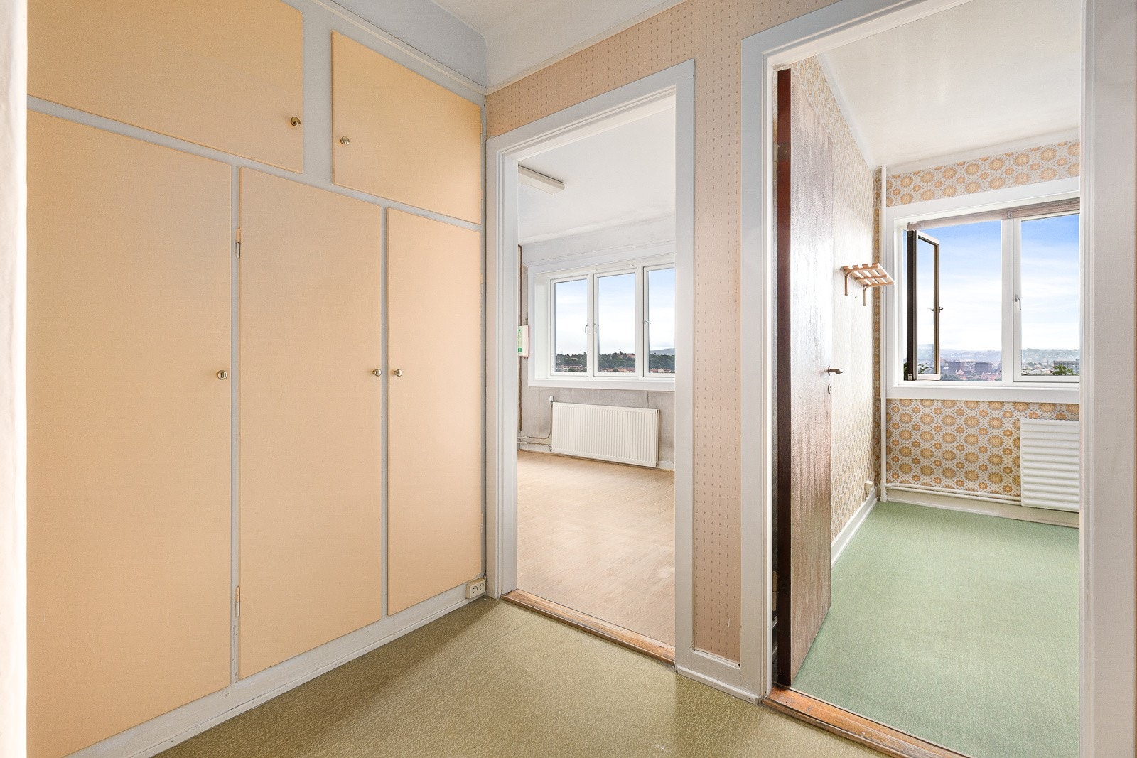 Adgang til alle leilighetens rom fra gangen Galleribilde