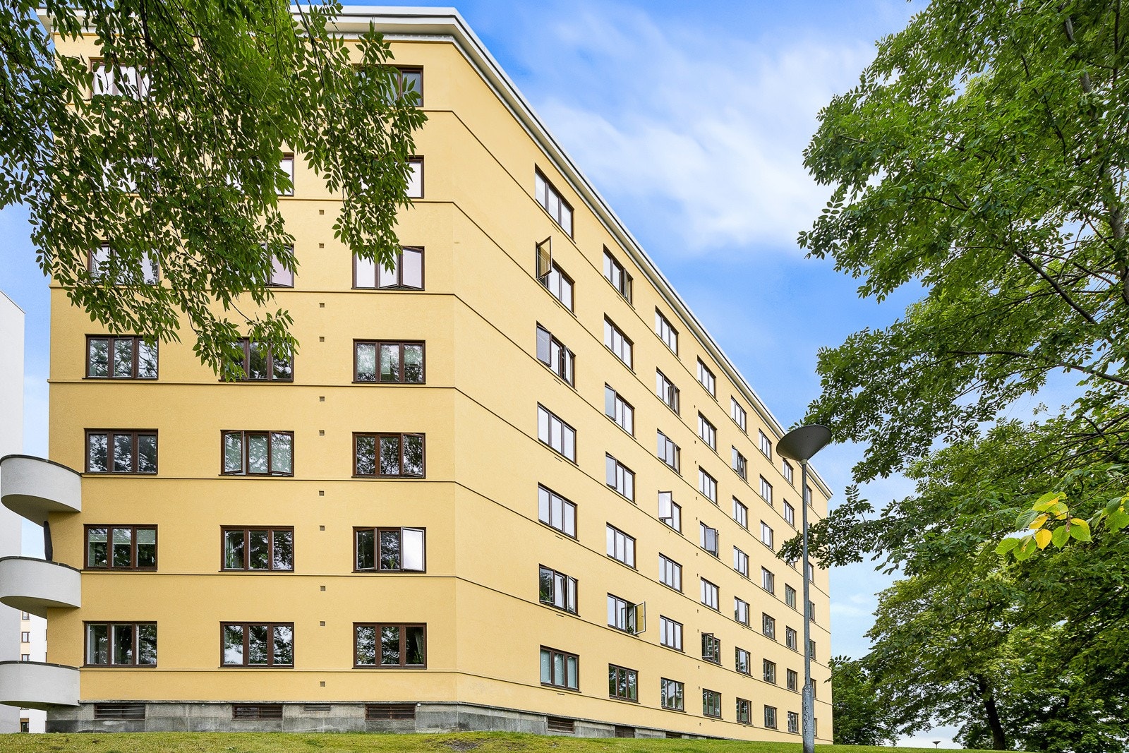 Leiligheten ligger i byggets 5. etg med heis Galleribilde