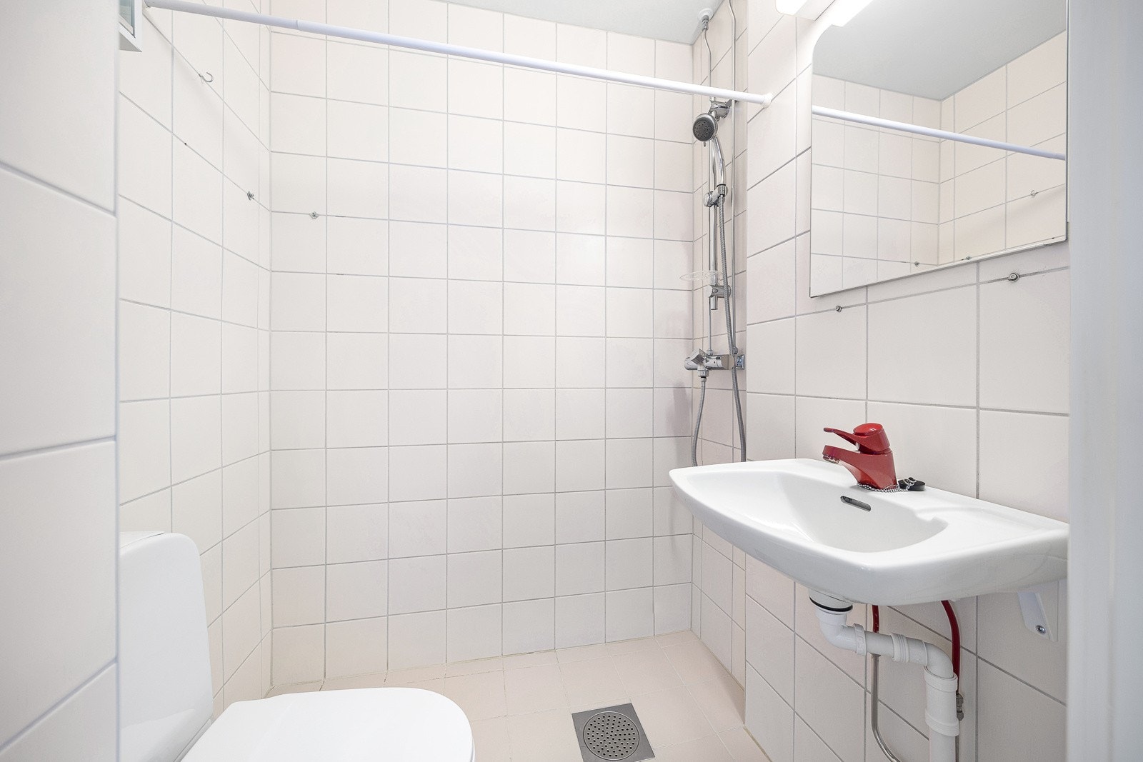 Badet ble rehabilitert i 2010 i regi av sameiet, og kan moderniseres med enkle grep Galleribilde