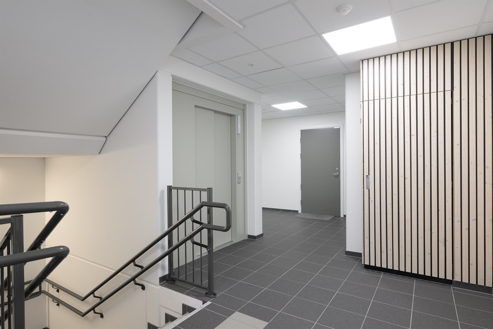 Fellesarealer er pene og velholdte. Enkel adkomst med heis fra garasjeanlegget. Galleribilde