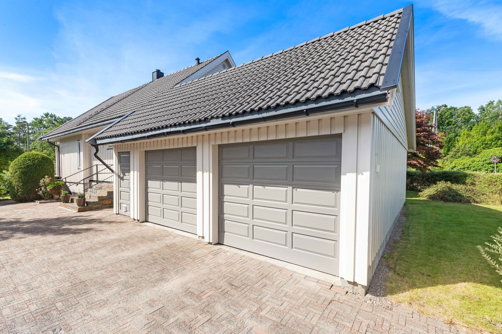 Tilhørende dobbeltgarasje Galleribilde