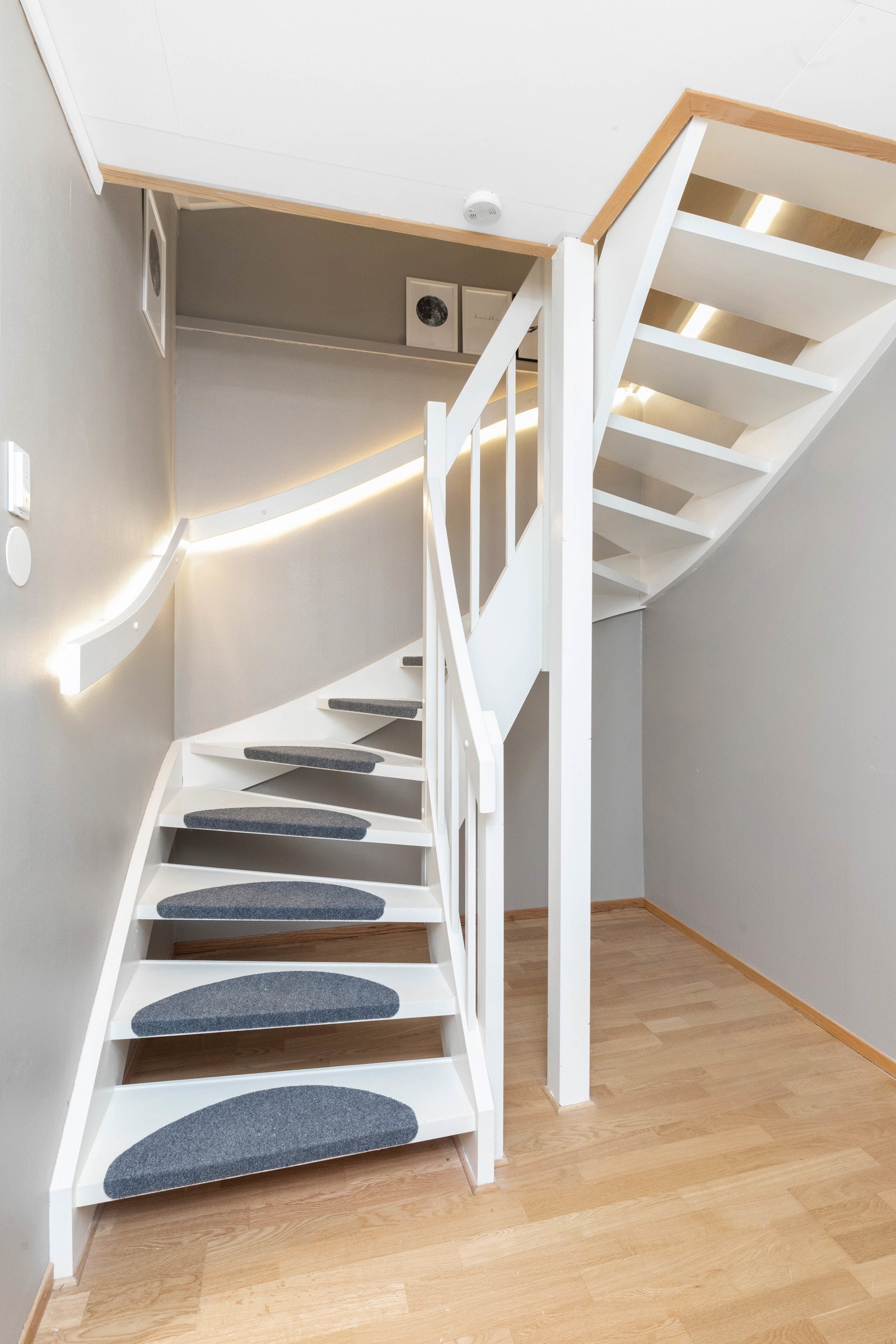 Trapp ned til underetasje Galleribilde