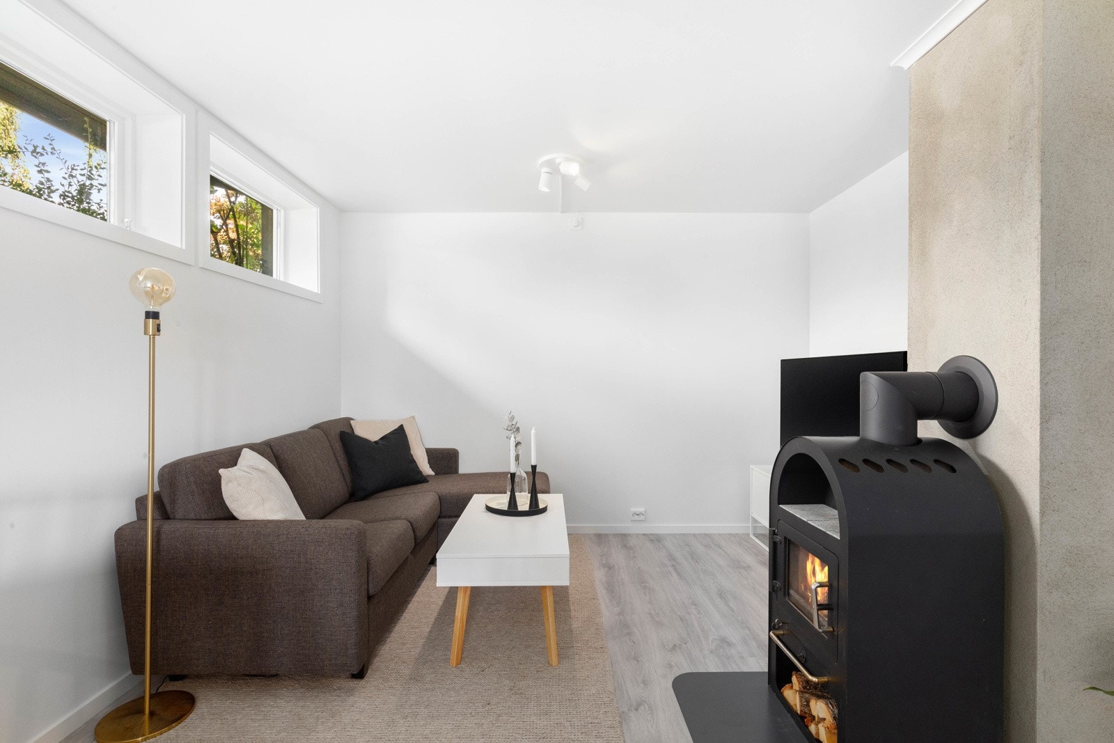 Hyggelig vedovn i stue Galleribilde