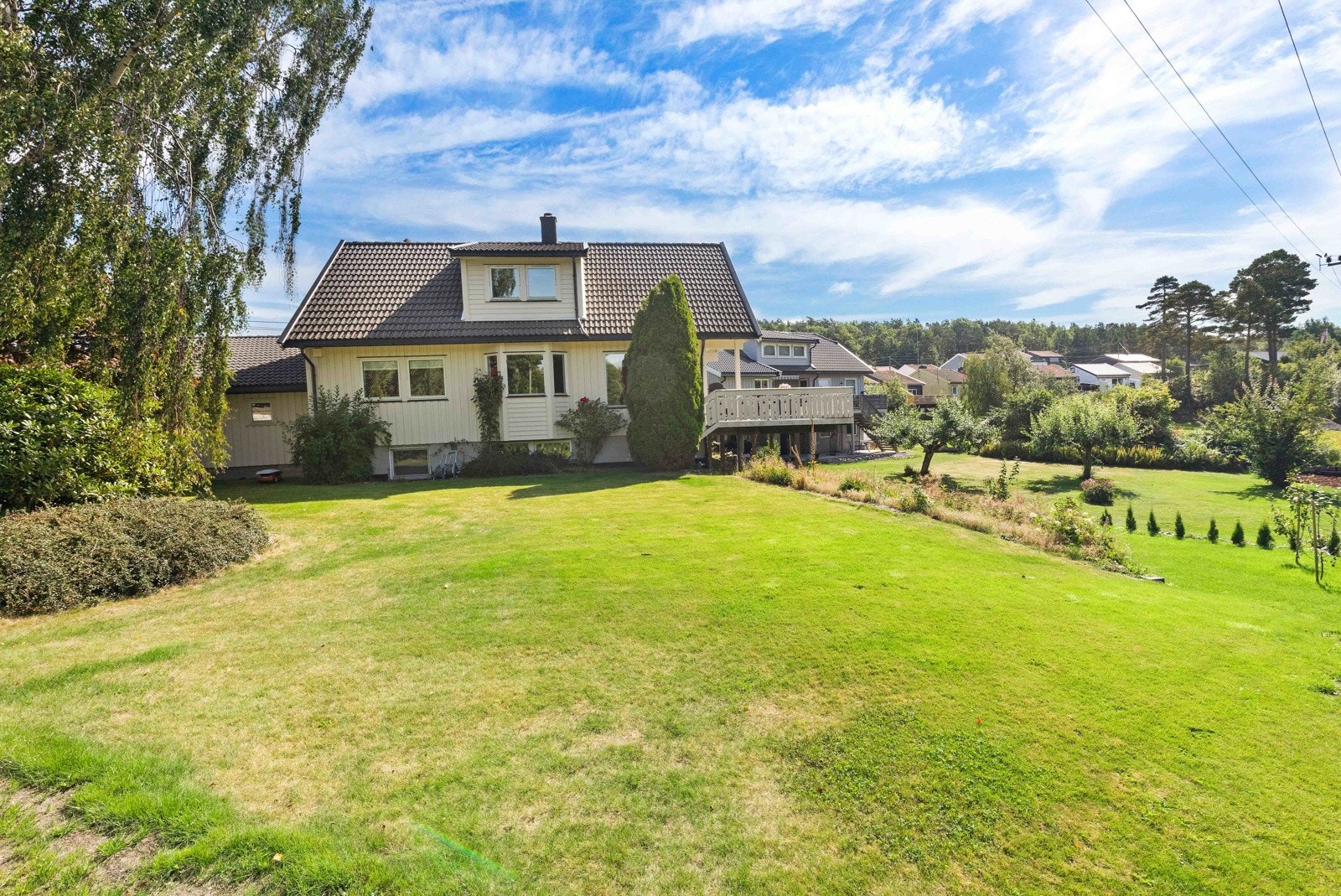 Dette er en innholdsrik enebolig på stor solrik tomt Galleribilde