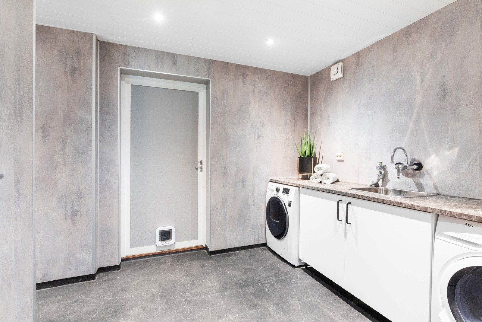 Pent vaskerom i underetasjen Galleribilde