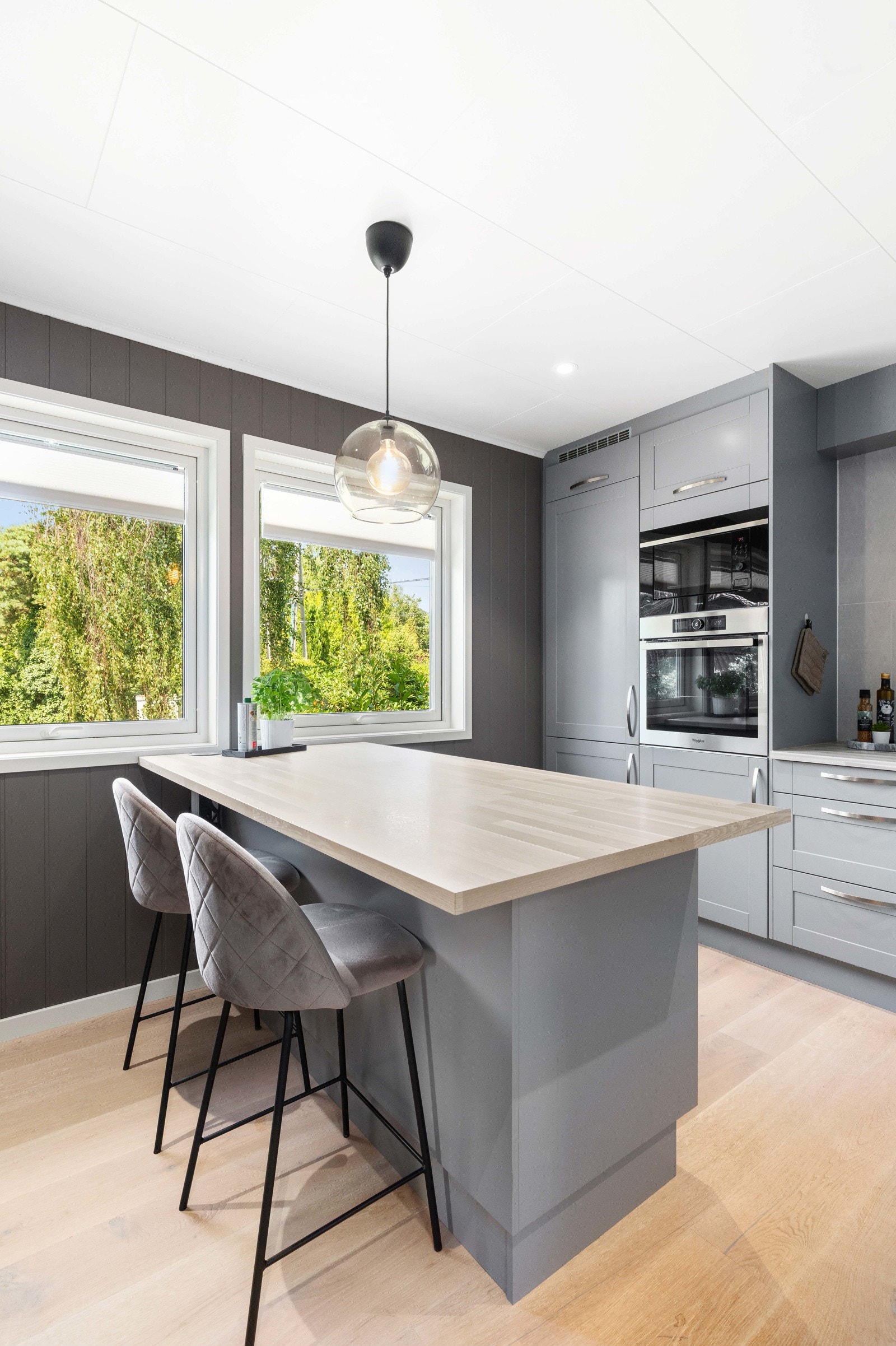 Kjøkken med integrerte hvitevarer Galleribilde