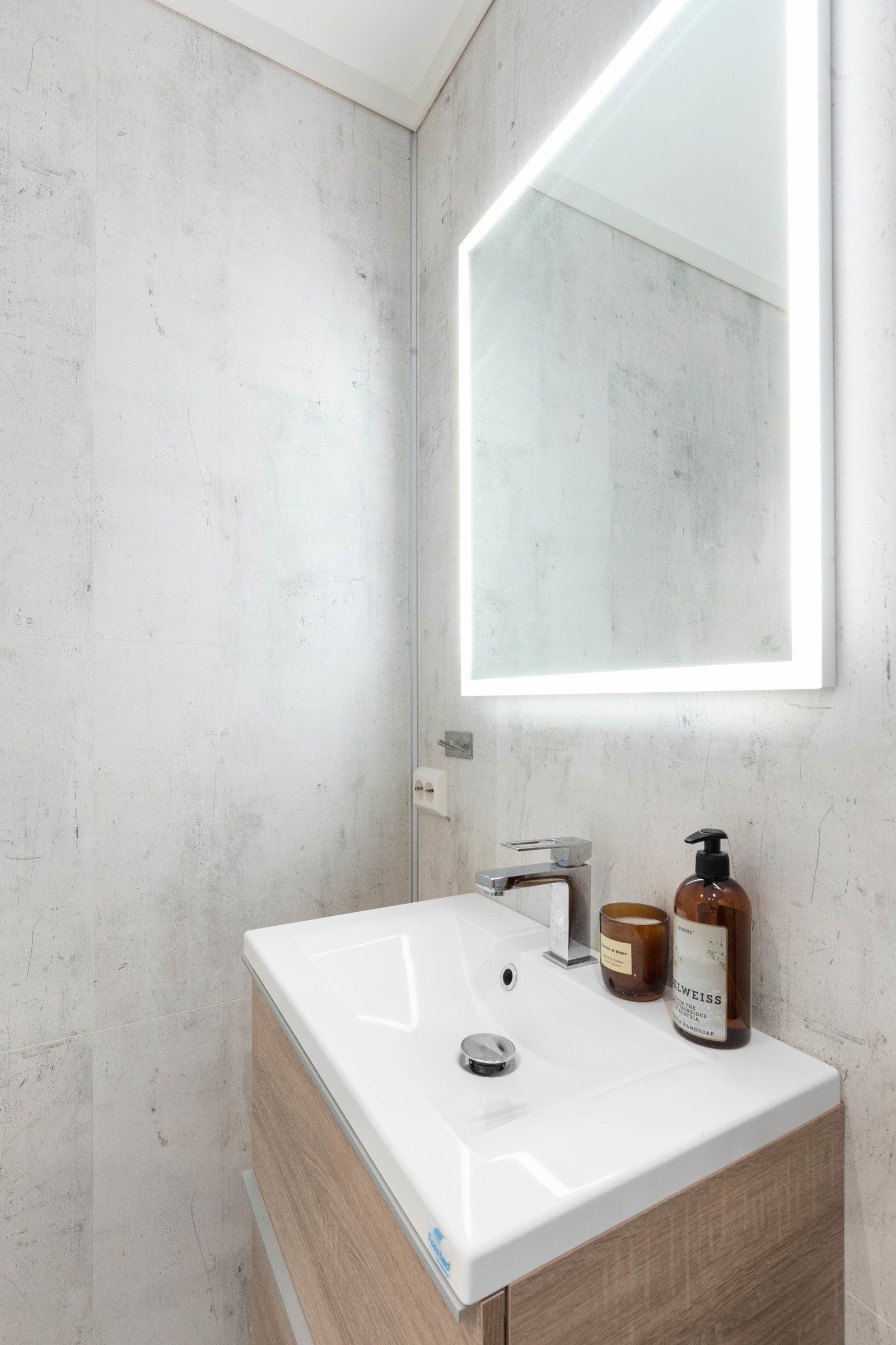 Servant på bad i utleiedel Galleribilde