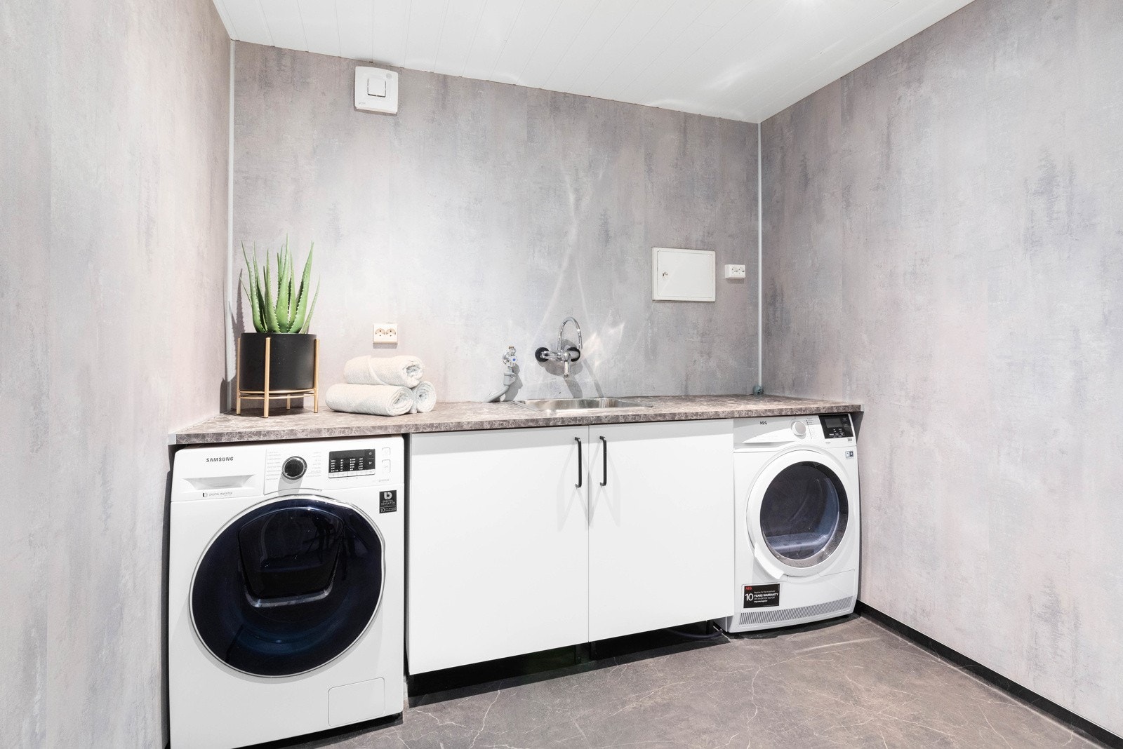 Pent vaskerom i underetasjen Galleribilde