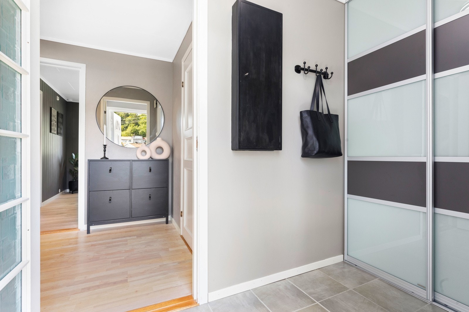 Gang/entré med oppbevaringsmuligheter Galleribilde