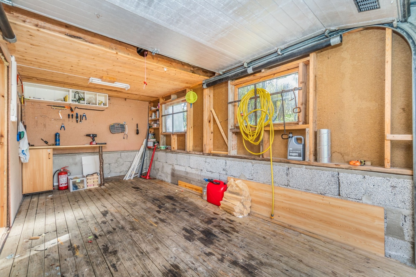 Scootergarasje med plass til to snøscootere Galleribilde