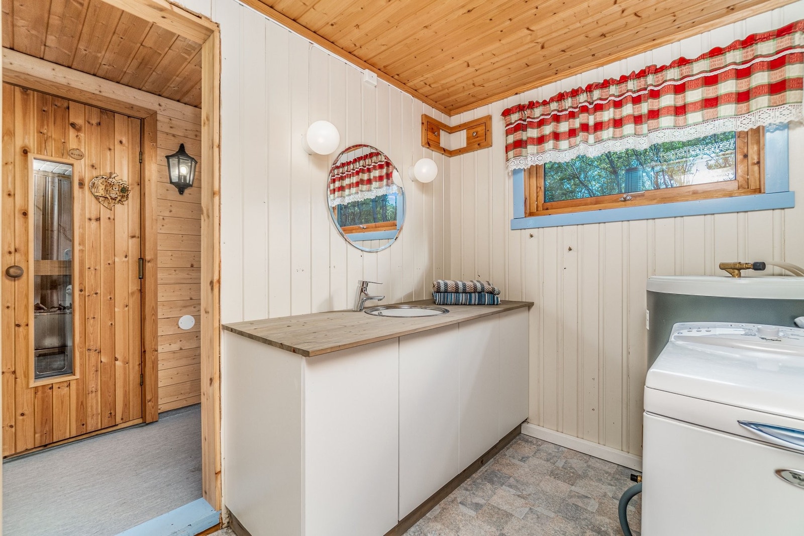 Bad/vaskerom i anneks Galleribilde