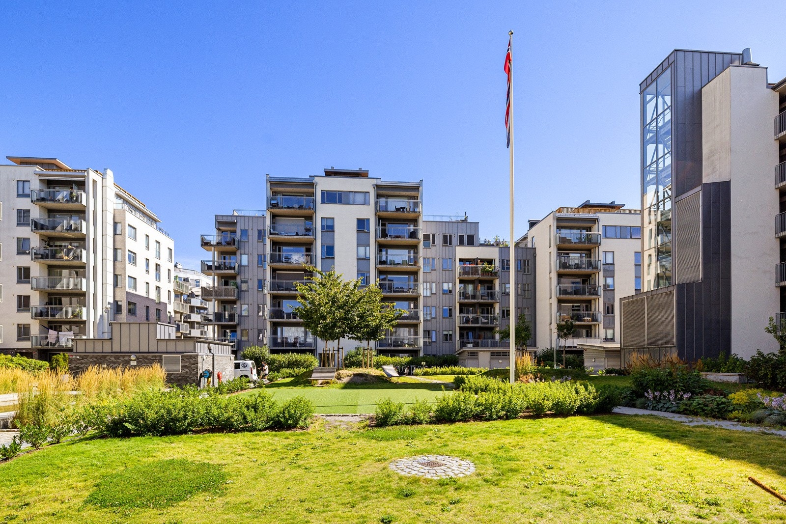 Ringnes Park Vest Sameie er kjent for sitt fantastiske, parkmessige opparbeidede gårdsrom. Galleribilde