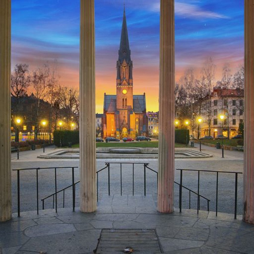 Birkelunden med flott parkanlegg og ærverdige Paulus Kirke finner du i umiddelbar nærhet fra leiligheten. Galleribilde