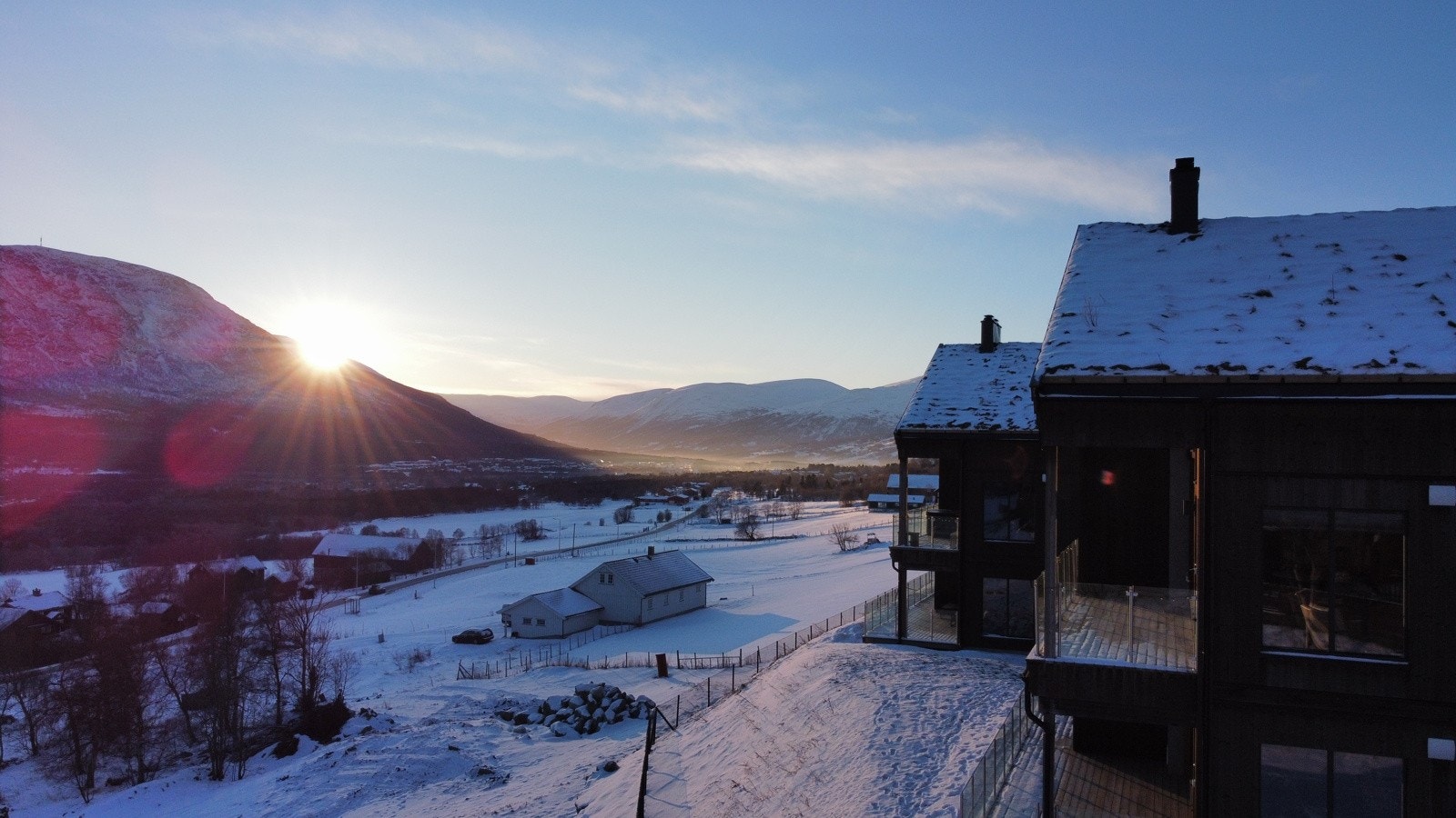 Fritidslivet på Stølen gir mulighet til å leve tett på naturen, men samtidig kunne trekke seg tilbake i moderne og bekvemmelige utsiktsforhold. Galleribilde
