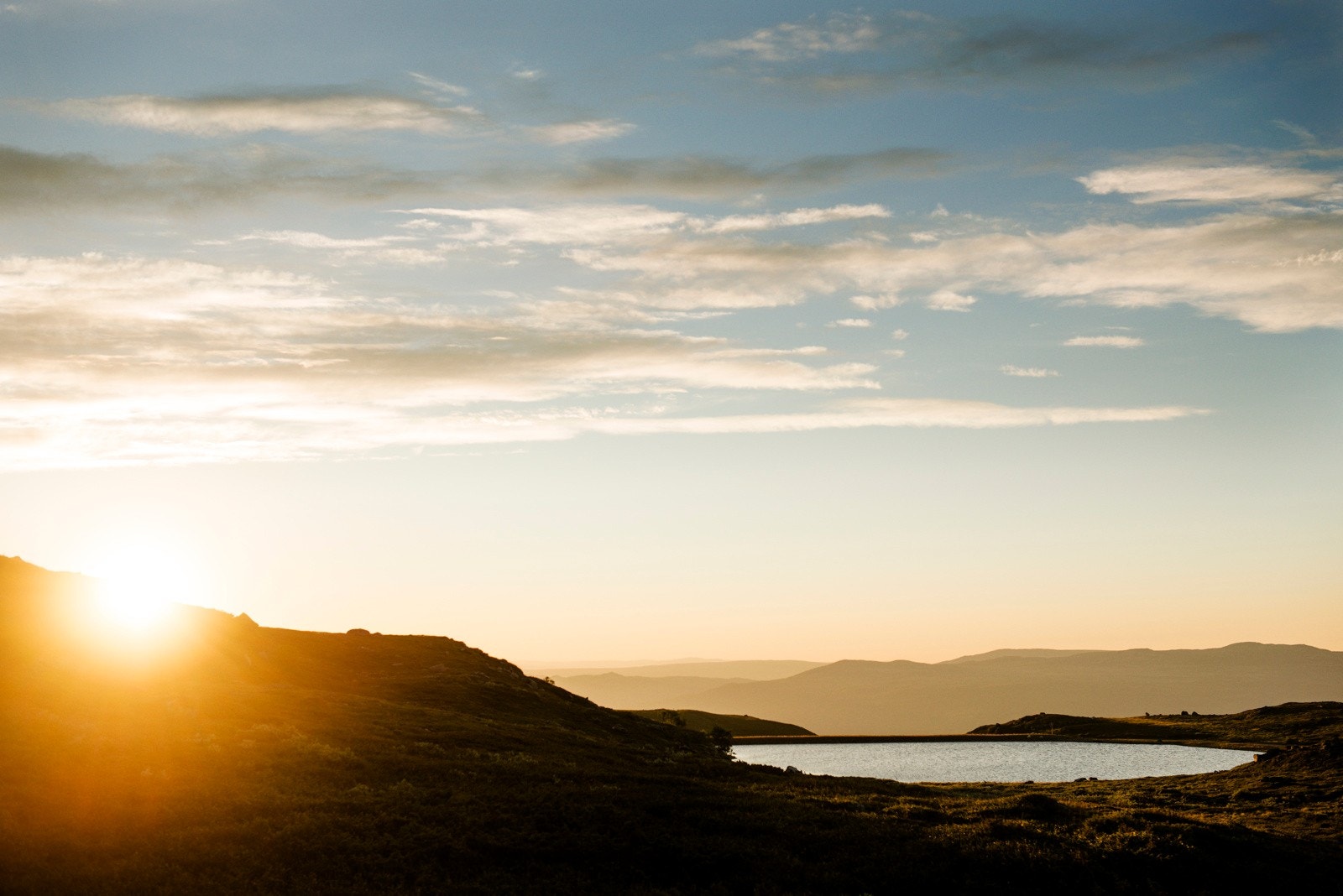 Utsøkt terreng i nærområdet. Bildet er tatt i fjellmasse ovenfor tomten. Galleribilde