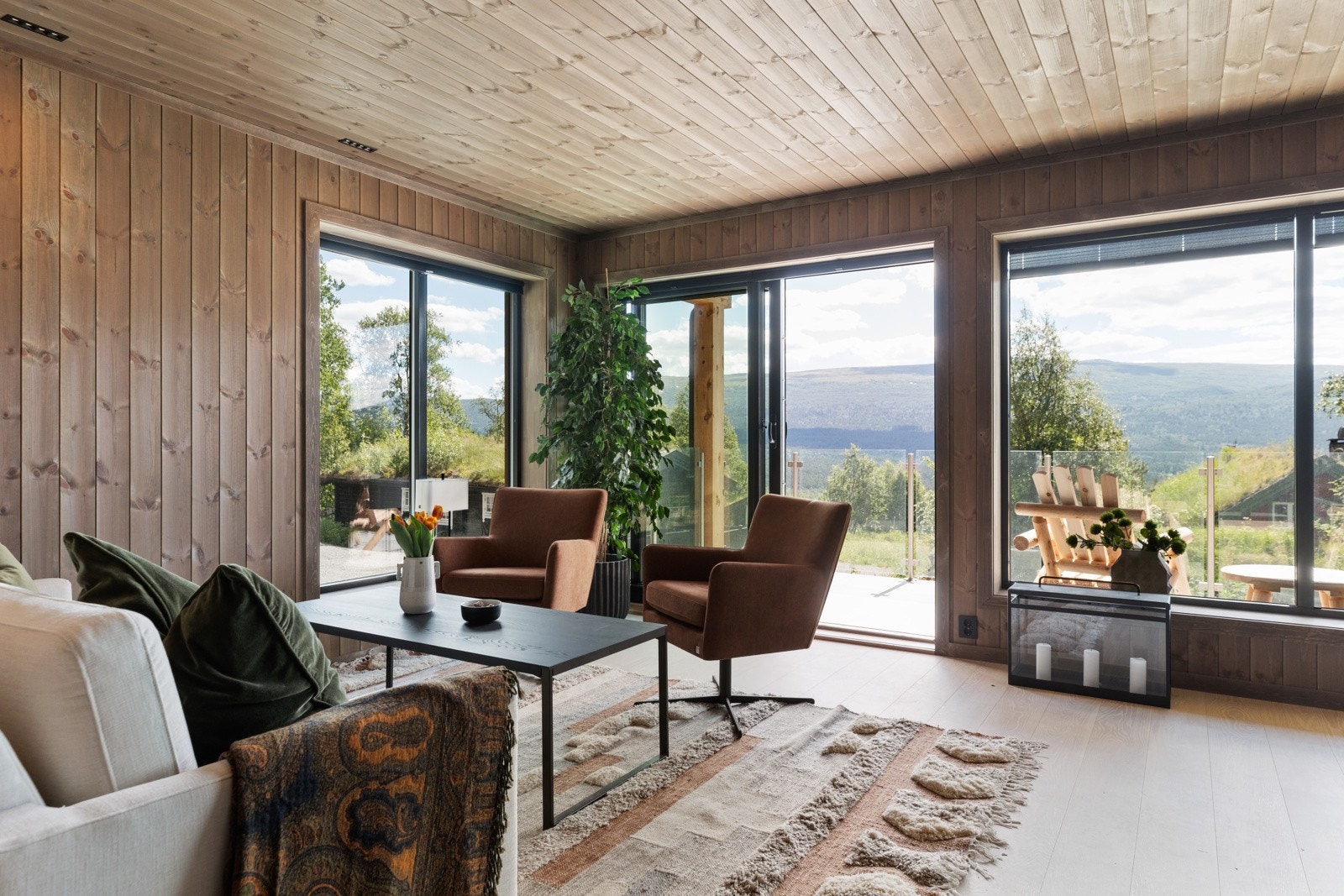 Leiligheten har en gjennomgående høy standard med flere store oppgraderinger på både kjøkken, bad og vaskerom, samt flere lekre detaljer Galleribilde