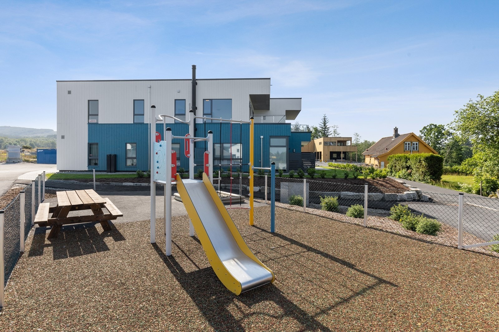 Flott opparbeidet lekeplass i umiddelbar nærhet! Galleribilde