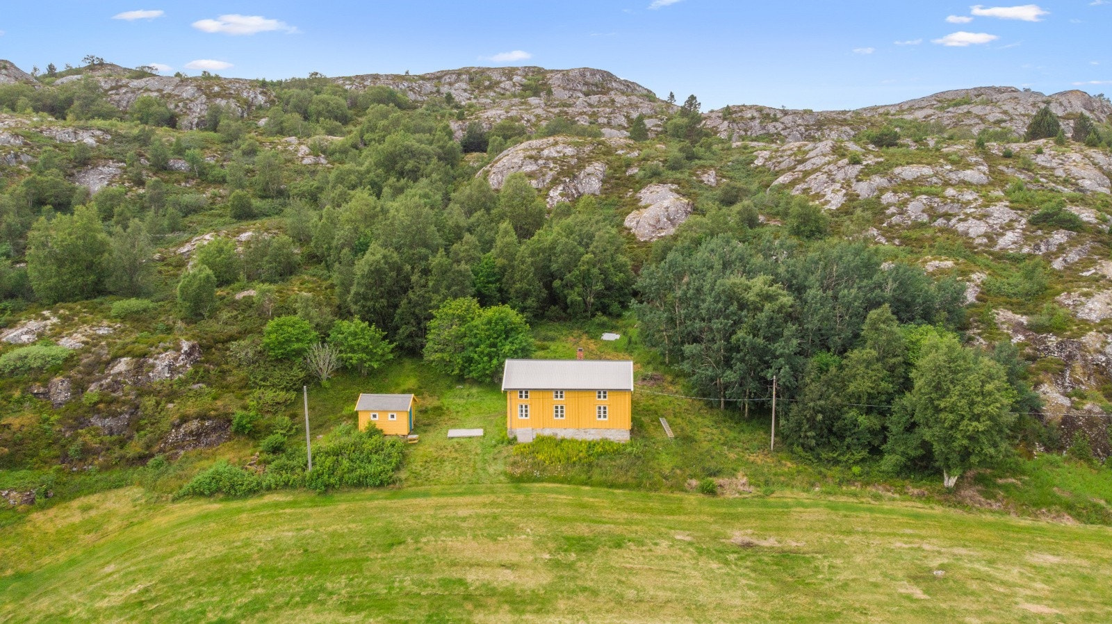 Fra eiendommen er det kort vei til Ansnes Brygger og flotte turområder Galleribilde