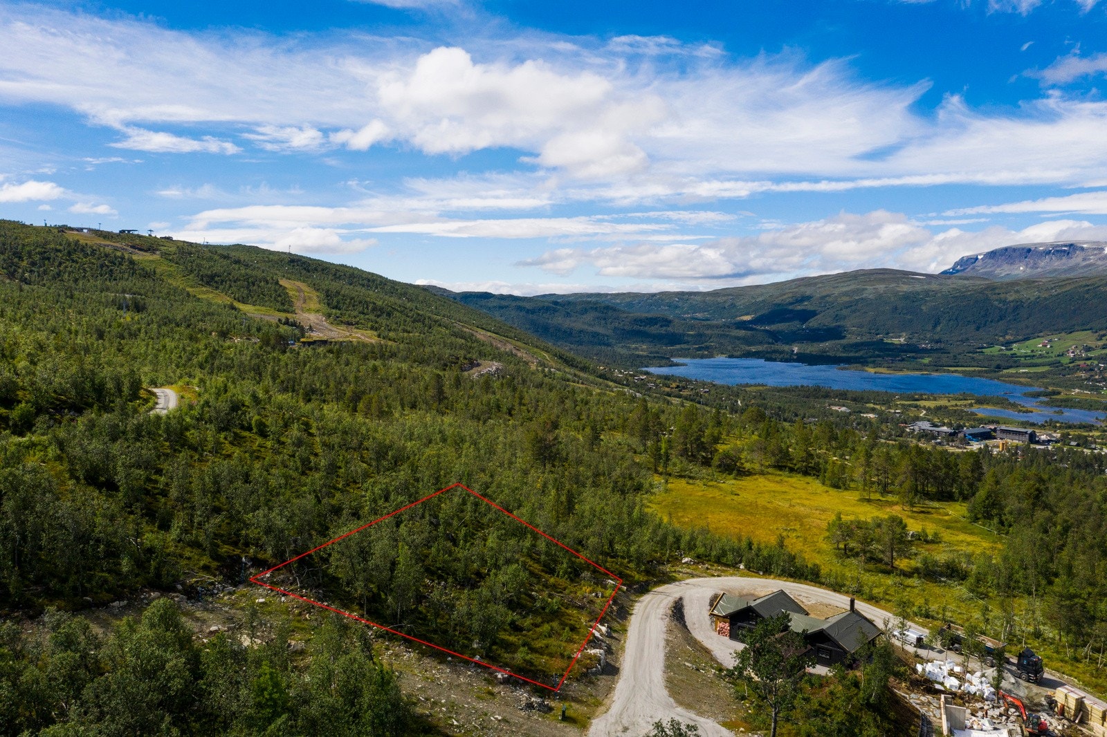 Mangfold av turmuligheter "rett utenfor døren". Markering av tomt i terreng er kun veiledende og kan avvike noe. Galleribilde