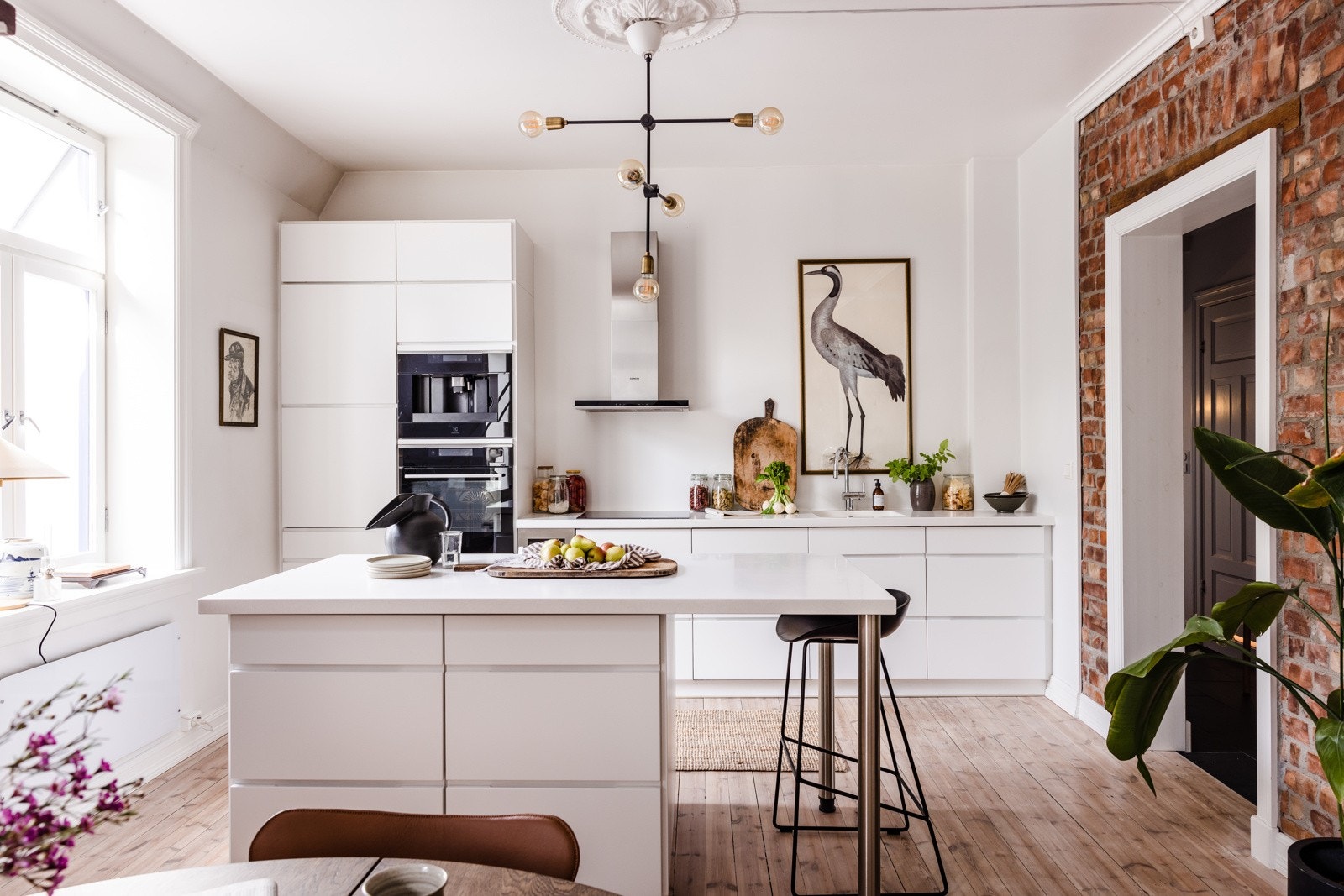 Kjøkkenet er utstyrt med integrerte hvitevarer fra toppmodellene til Electrolux nye i 2022 Galleribilde