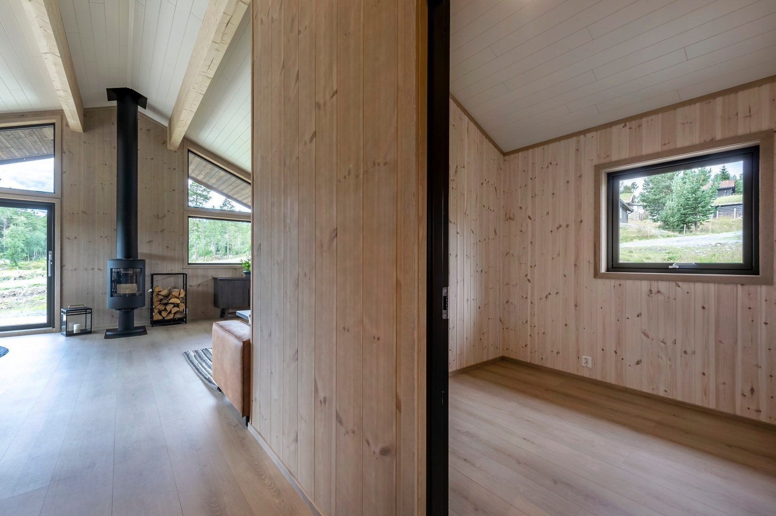 Peisovn fra Dovre Leon Leg i fargen sort. Galleribilde