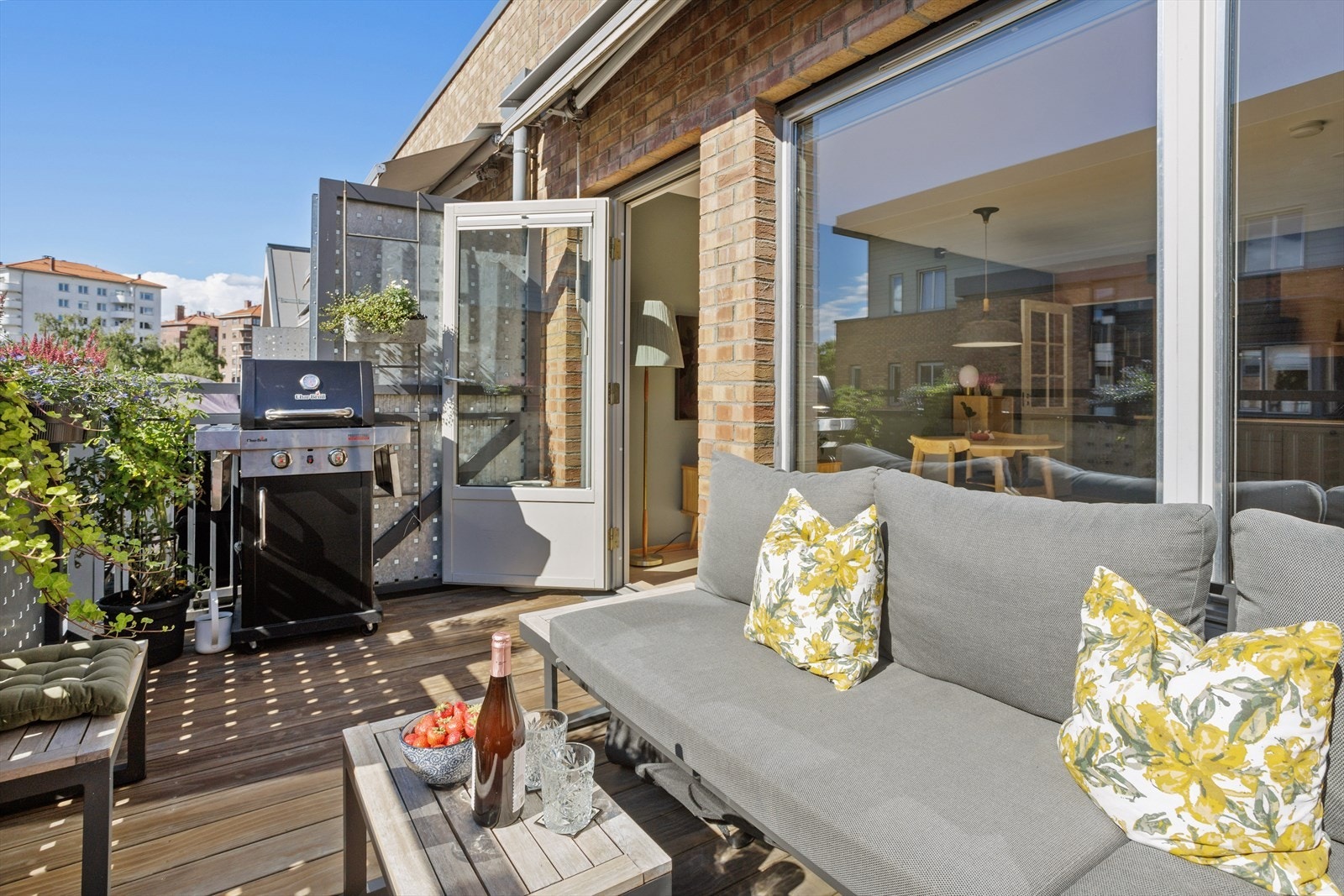 Fra stuen er det utgang til en sydvestvendt balkong på ca. 9 m². Galleribilde