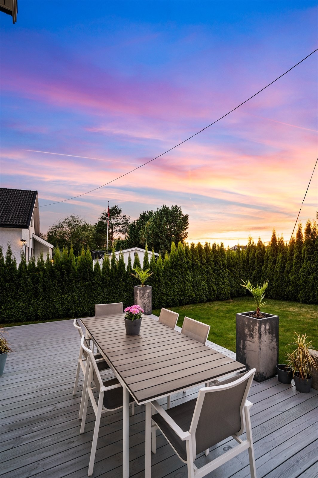 Boligen ligger godt skjermet med meget gode solforhold. Galleribilde