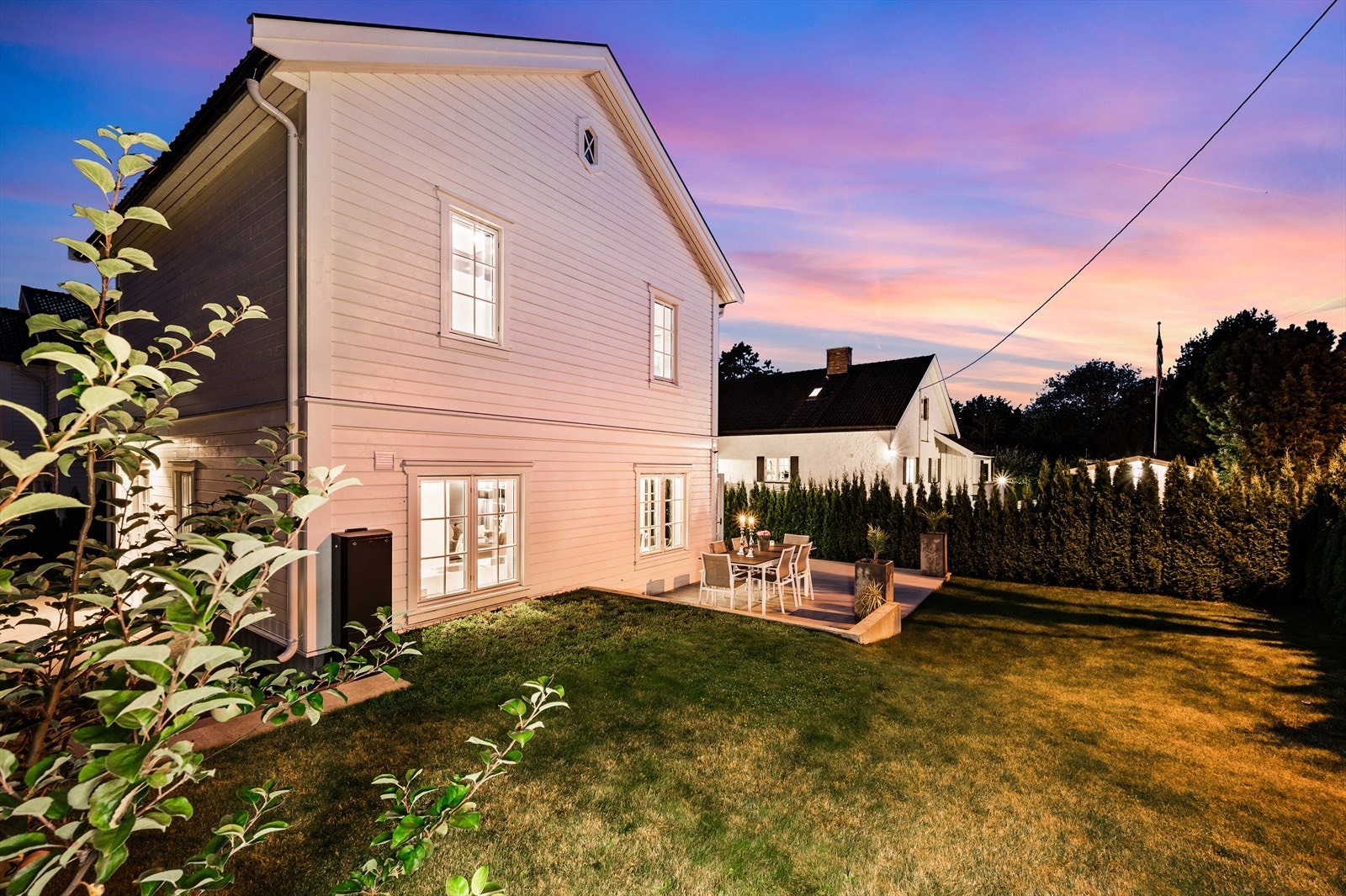 Hagen er enkel og lettstelt. Her er det også plass til trampoline for de som ønsker det. Galleribilde