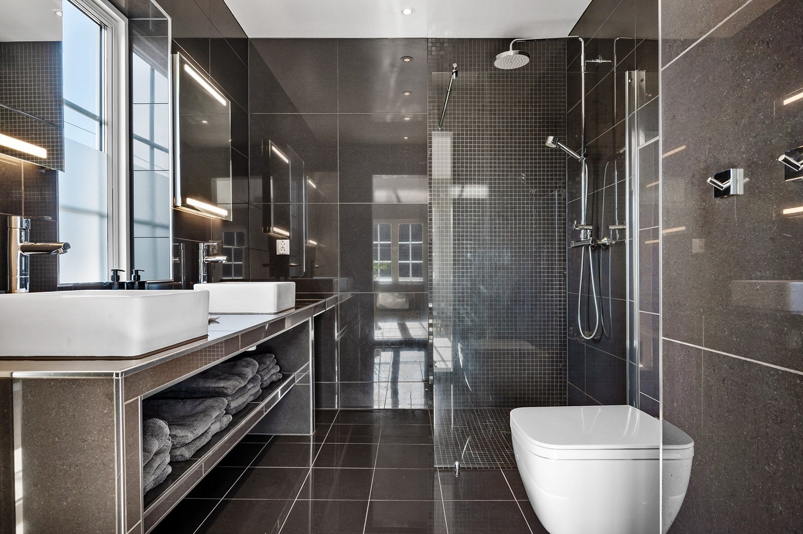 Delikat, innbydende bad med spa-følelse. Galleribilde