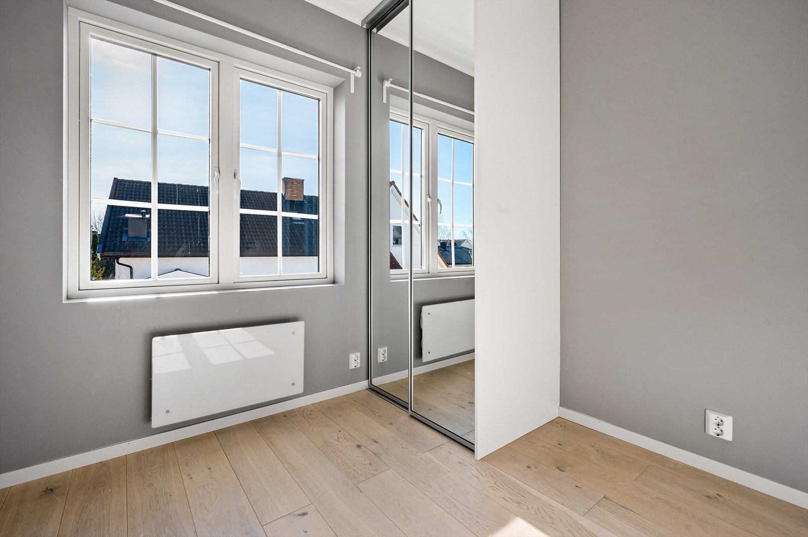 Alle soverommene har montert garderobeskap. Galleribilde