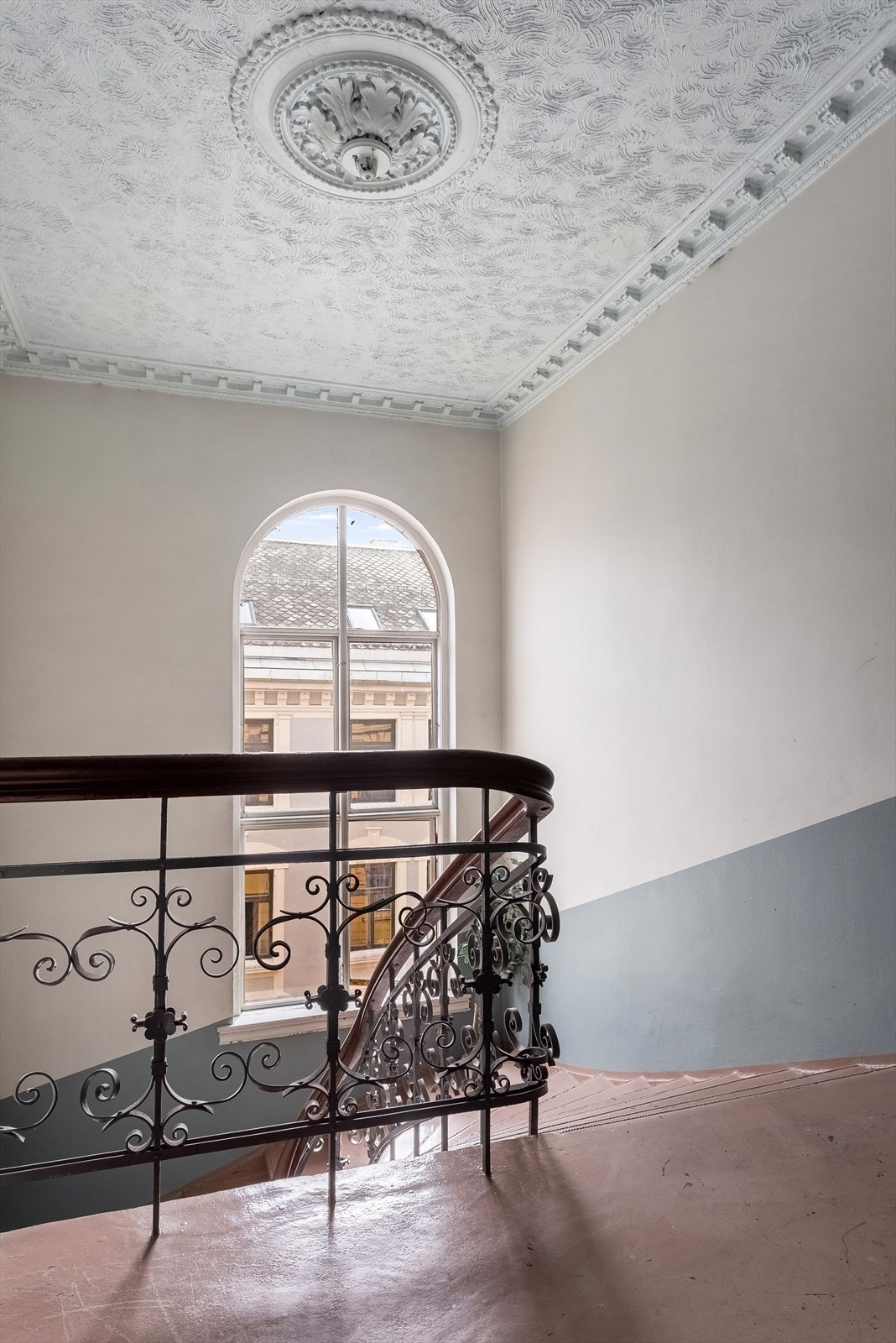 Trappeoppgangen. Galleribilde