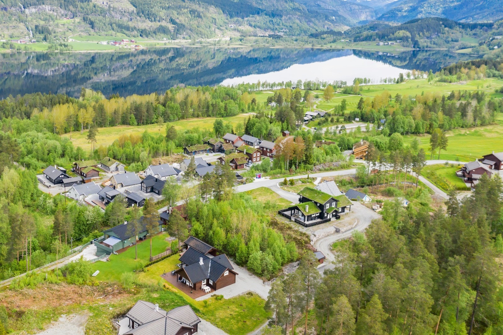 Flott beliggenhet like ved Golfbane og Lønavatnet- Galleribilde