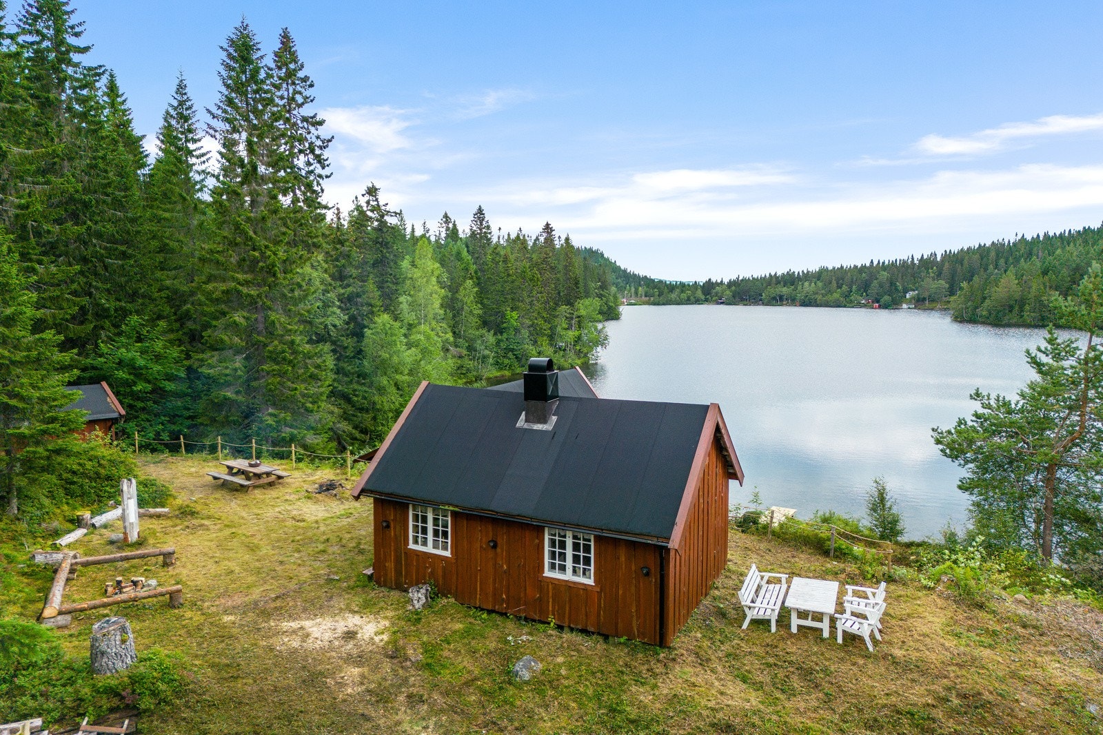 Bunnpris Vikåsen er nærmeste dagligvarebutikk, 7 km unna. Galleribilde